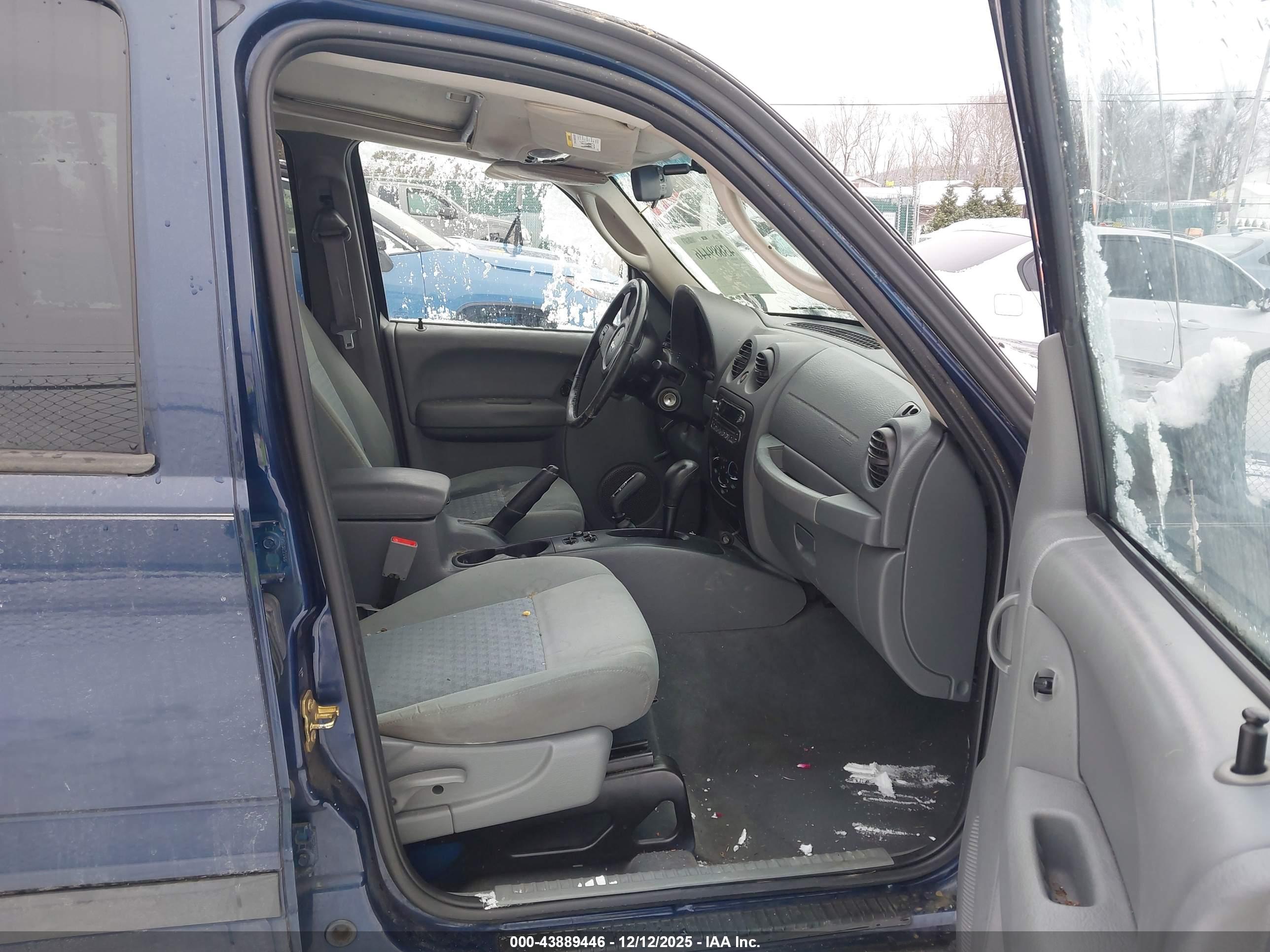 JEEP LIBERTY image 5