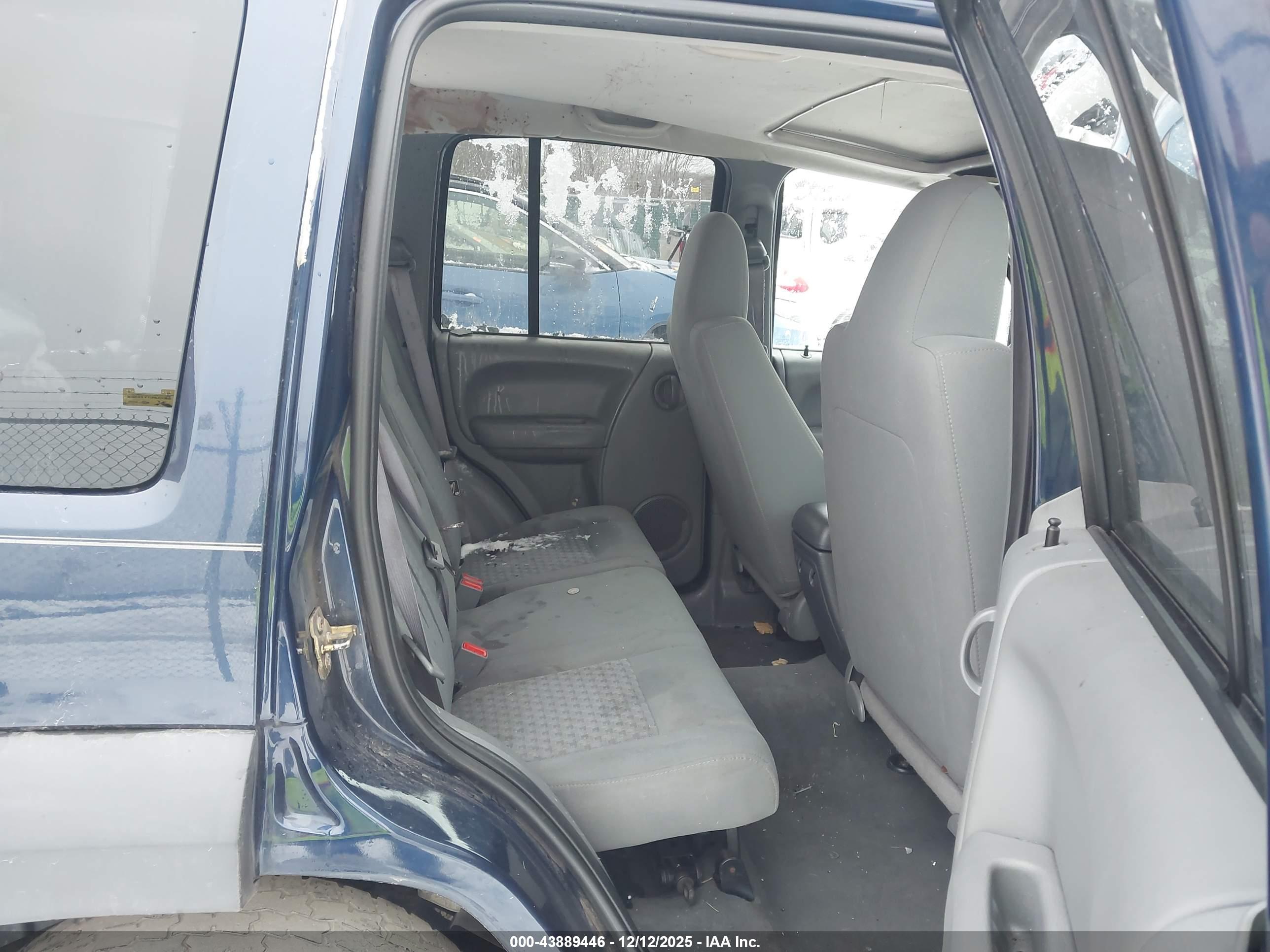 JEEP LIBERTY image 8