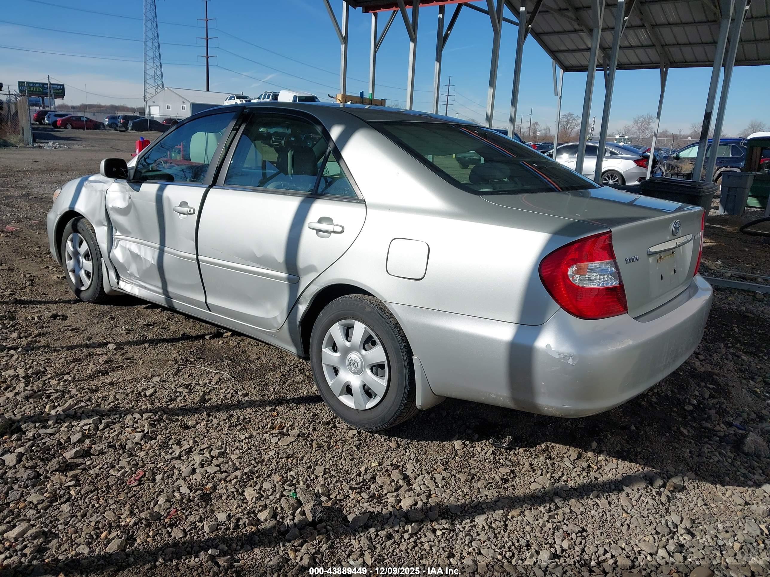 TOYOTA CAMRY image 3