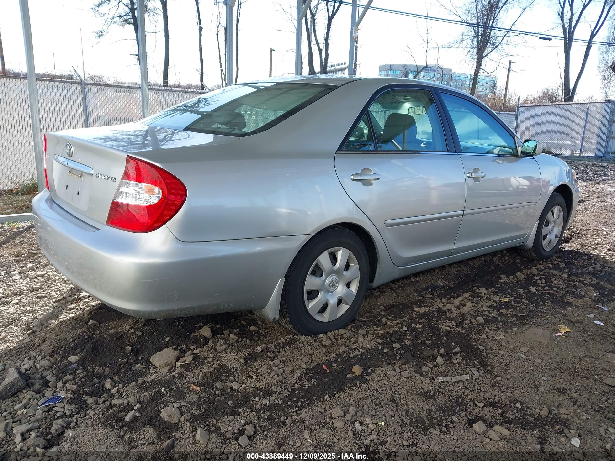 TOYOTA CAMRY image 4
