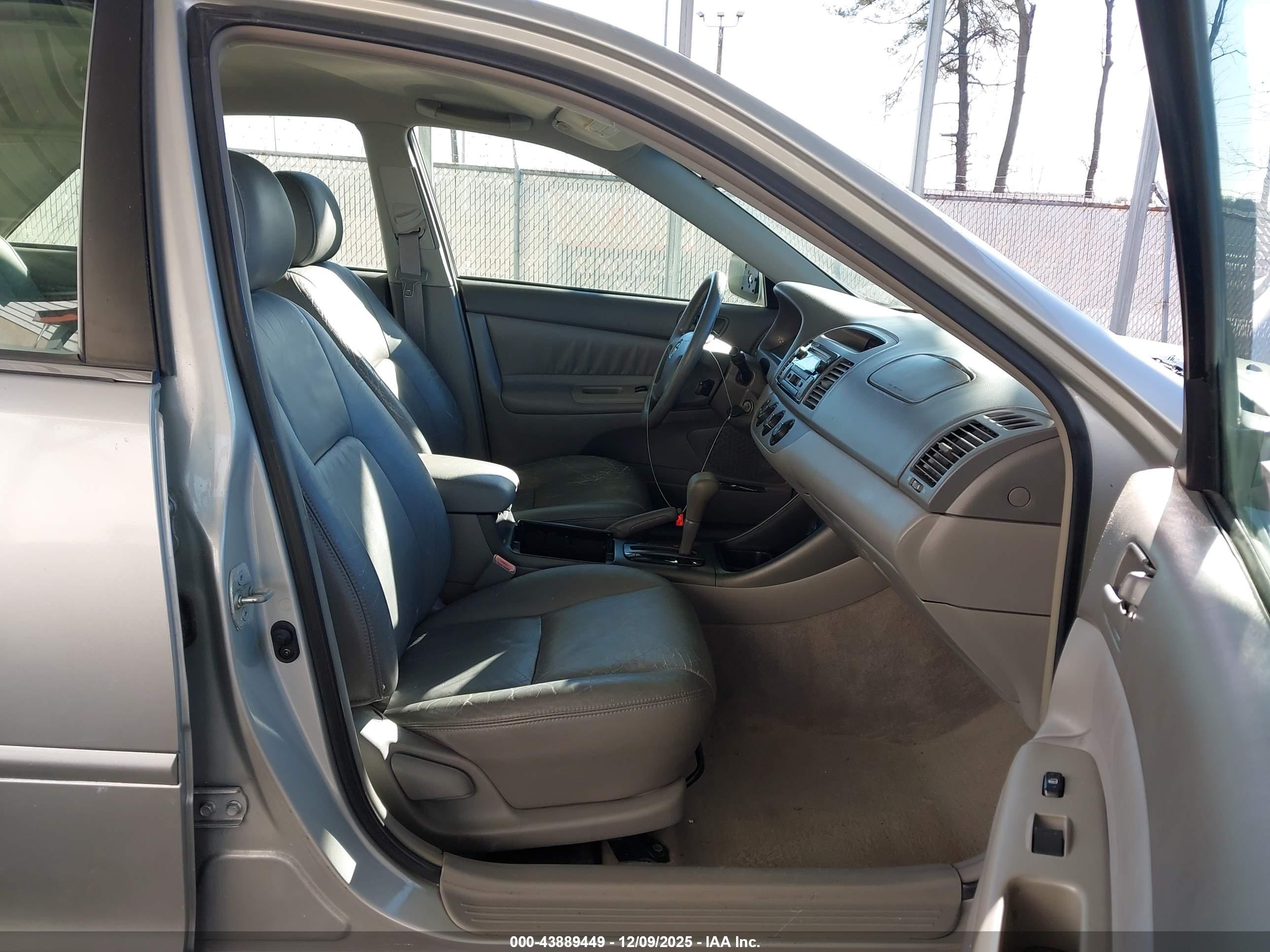 TOYOTA CAMRY image 5