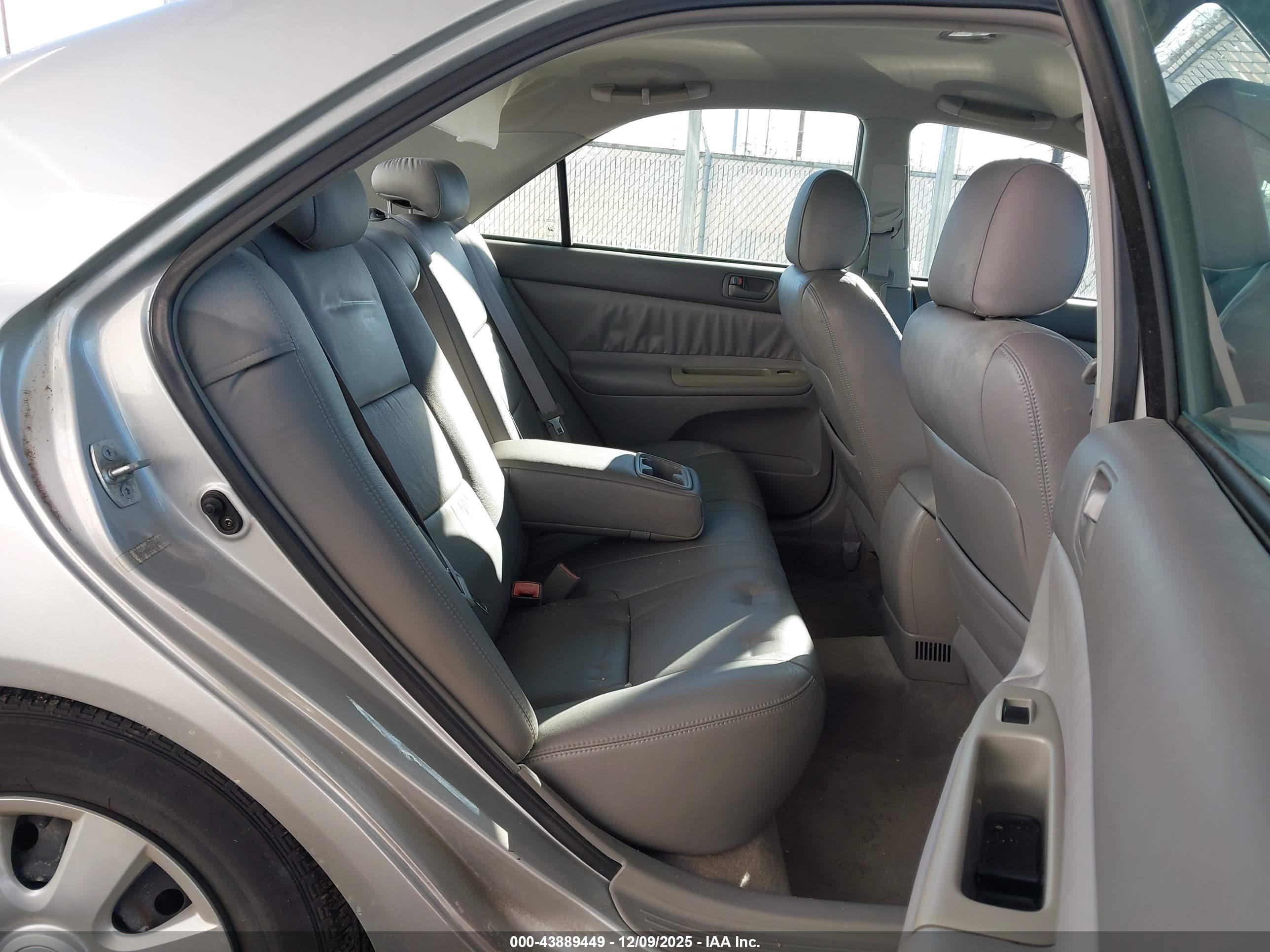 TOYOTA CAMRY image 8