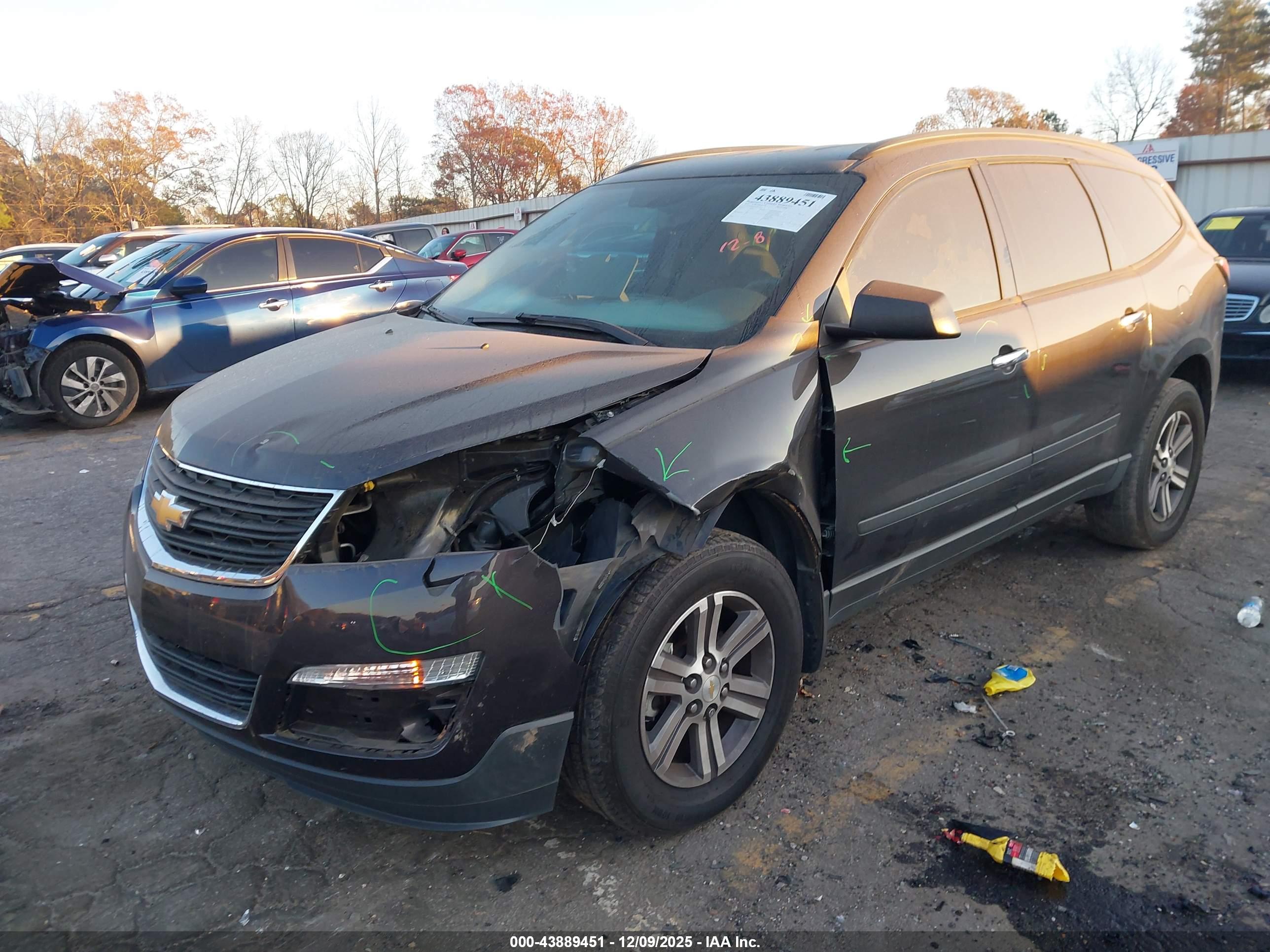 CHEVROLET TRAVERSE image 2