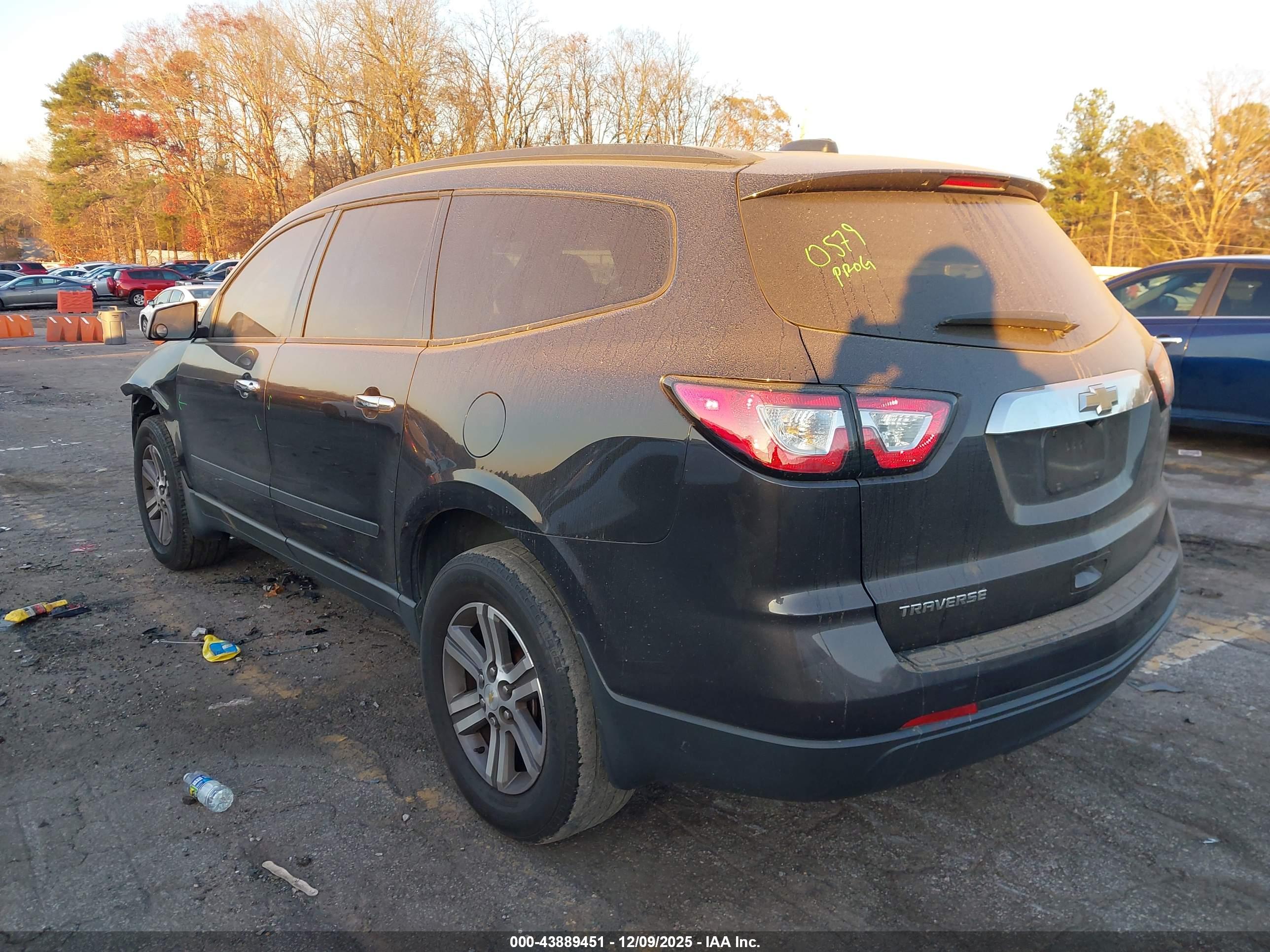 CHEVROLET TRAVERSE image 3