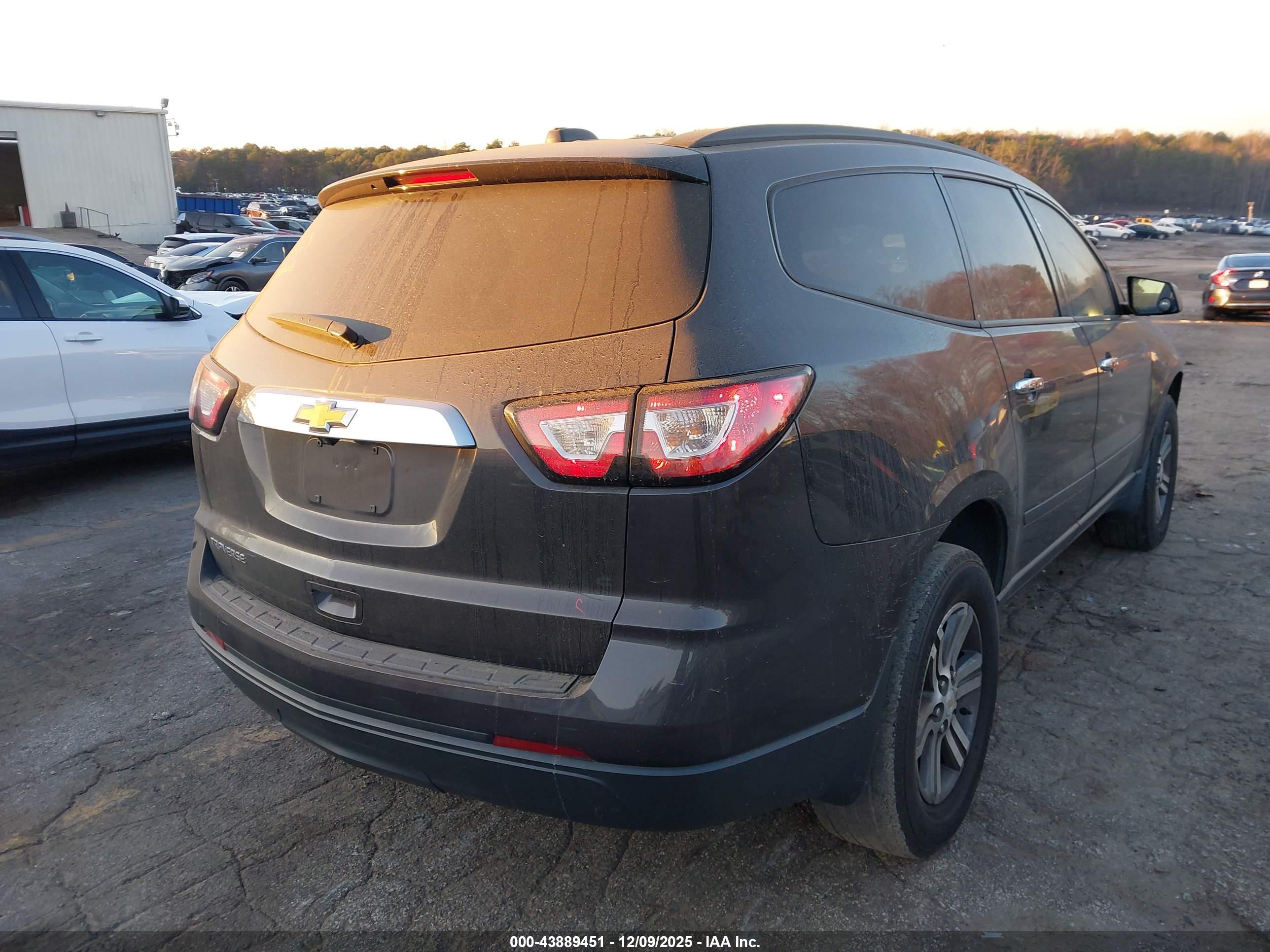 CHEVROLET TRAVERSE image 4