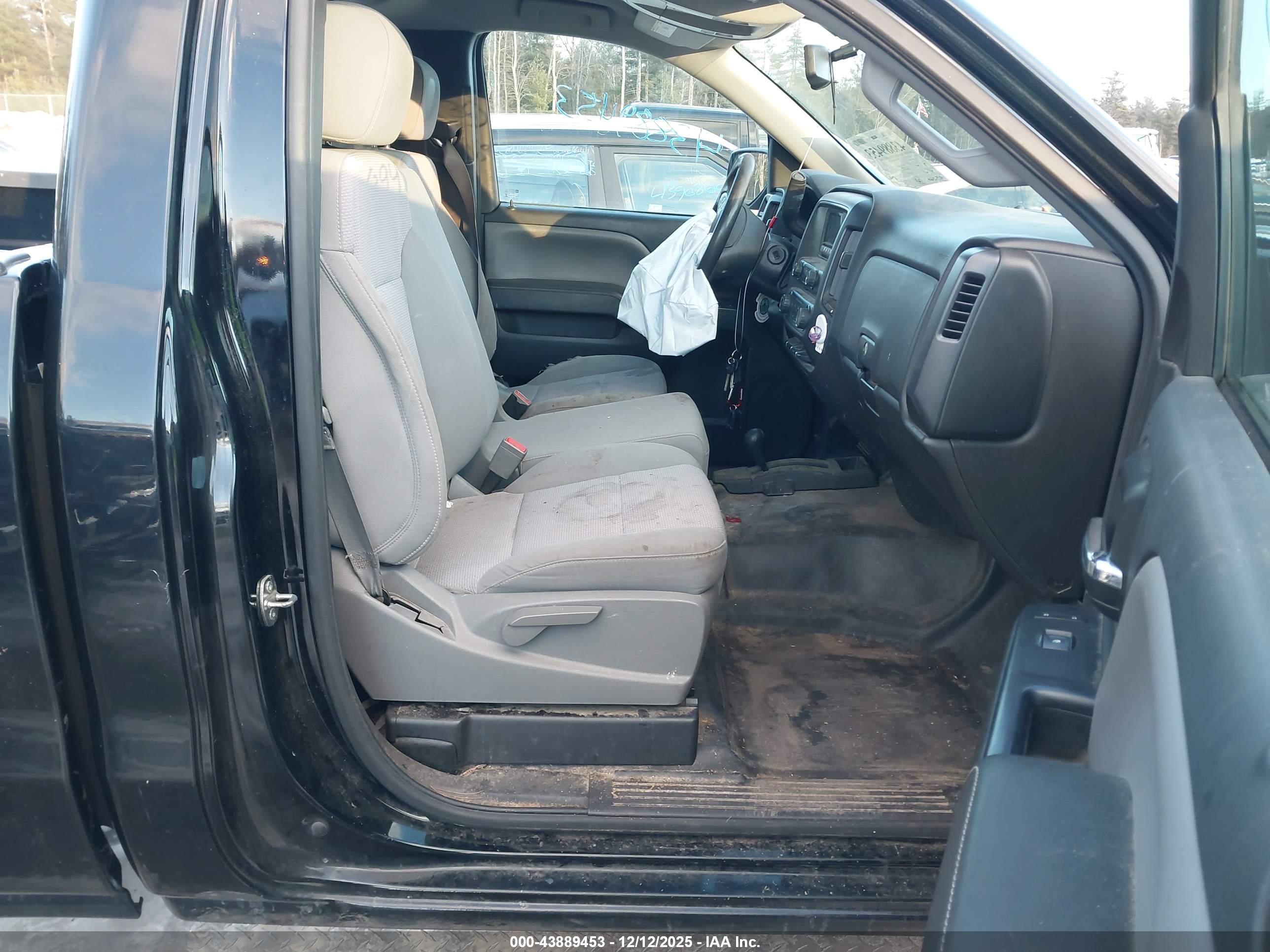 CHEVROLET SILVERADO image 5