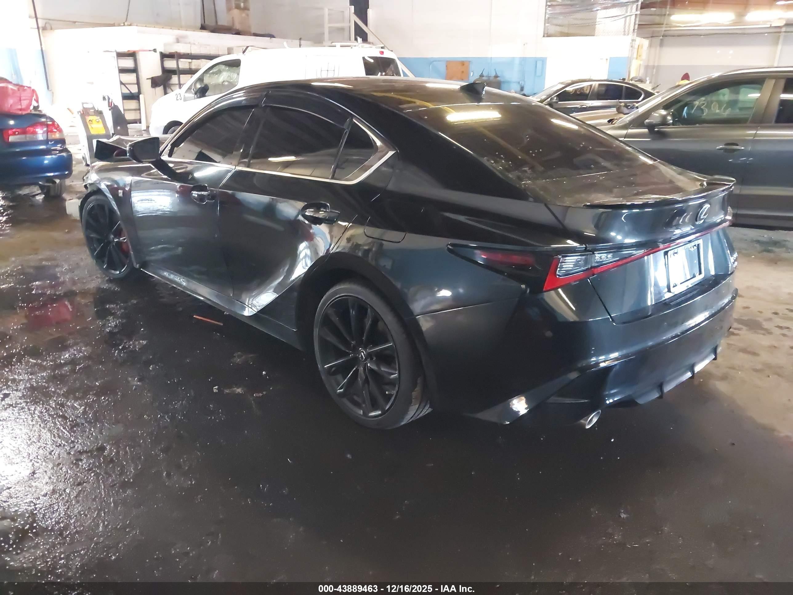 LEXUS IS image 3