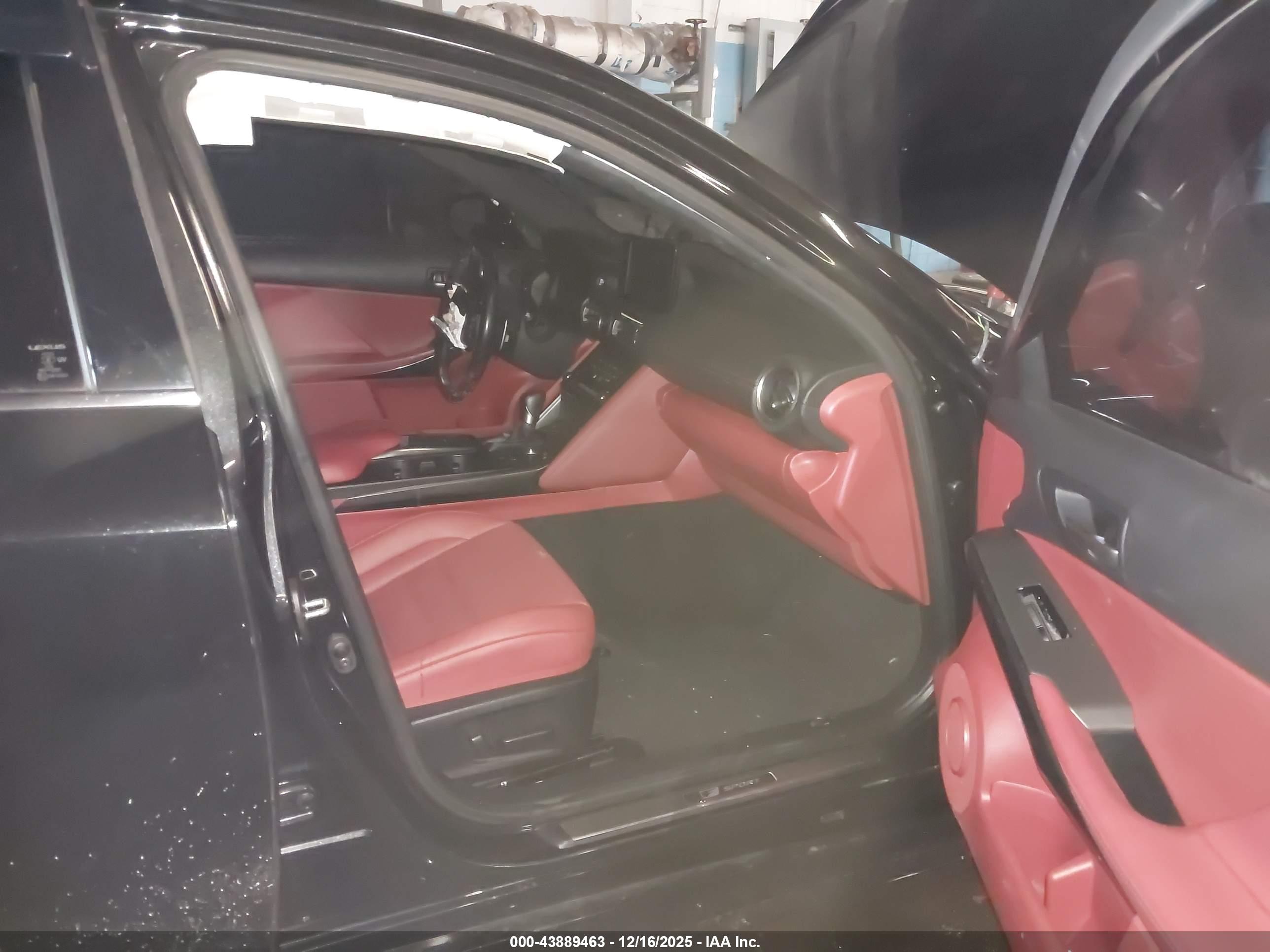 LEXUS IS image 5