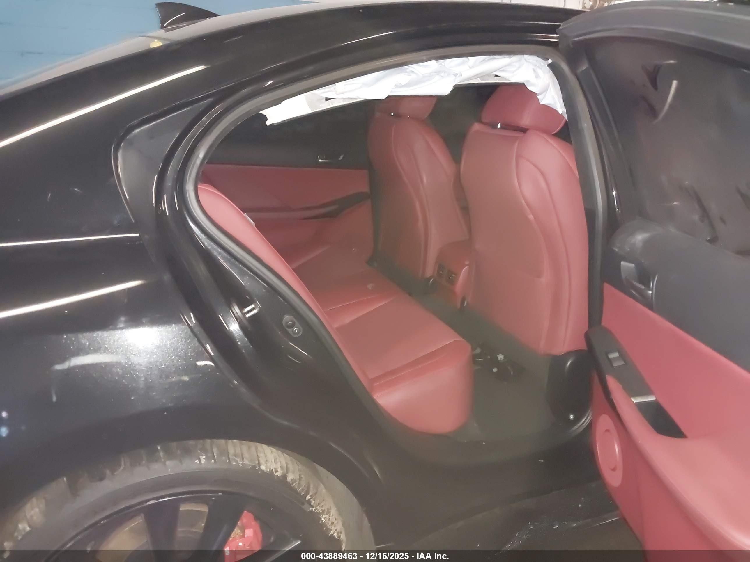 LEXUS IS image 8