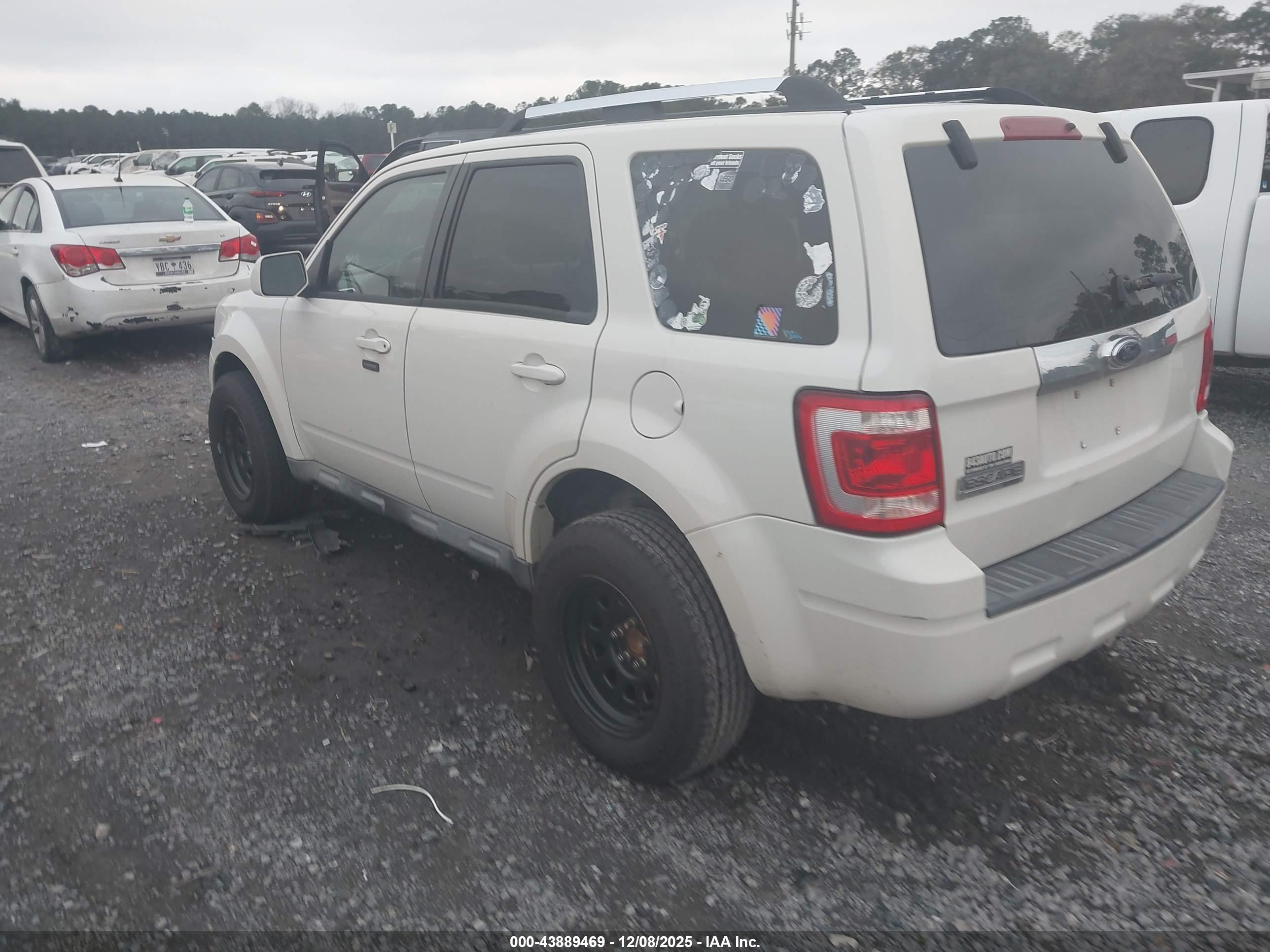 FORD ESCAPE image 3