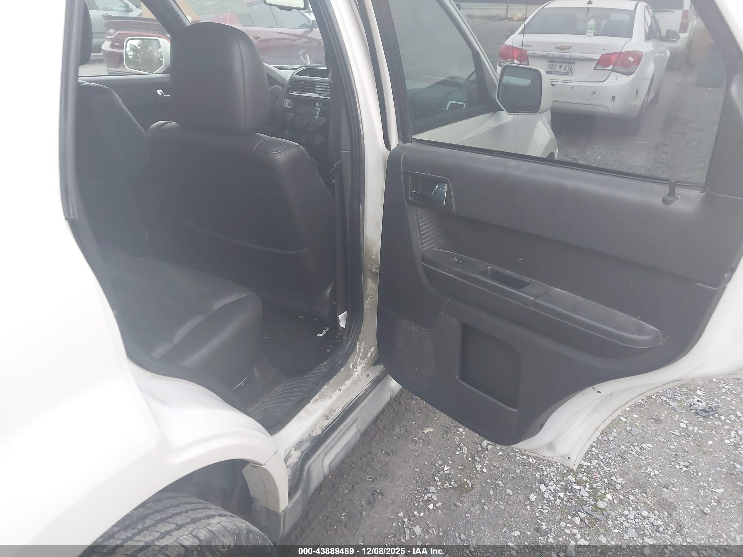 FORD ESCAPE image 8