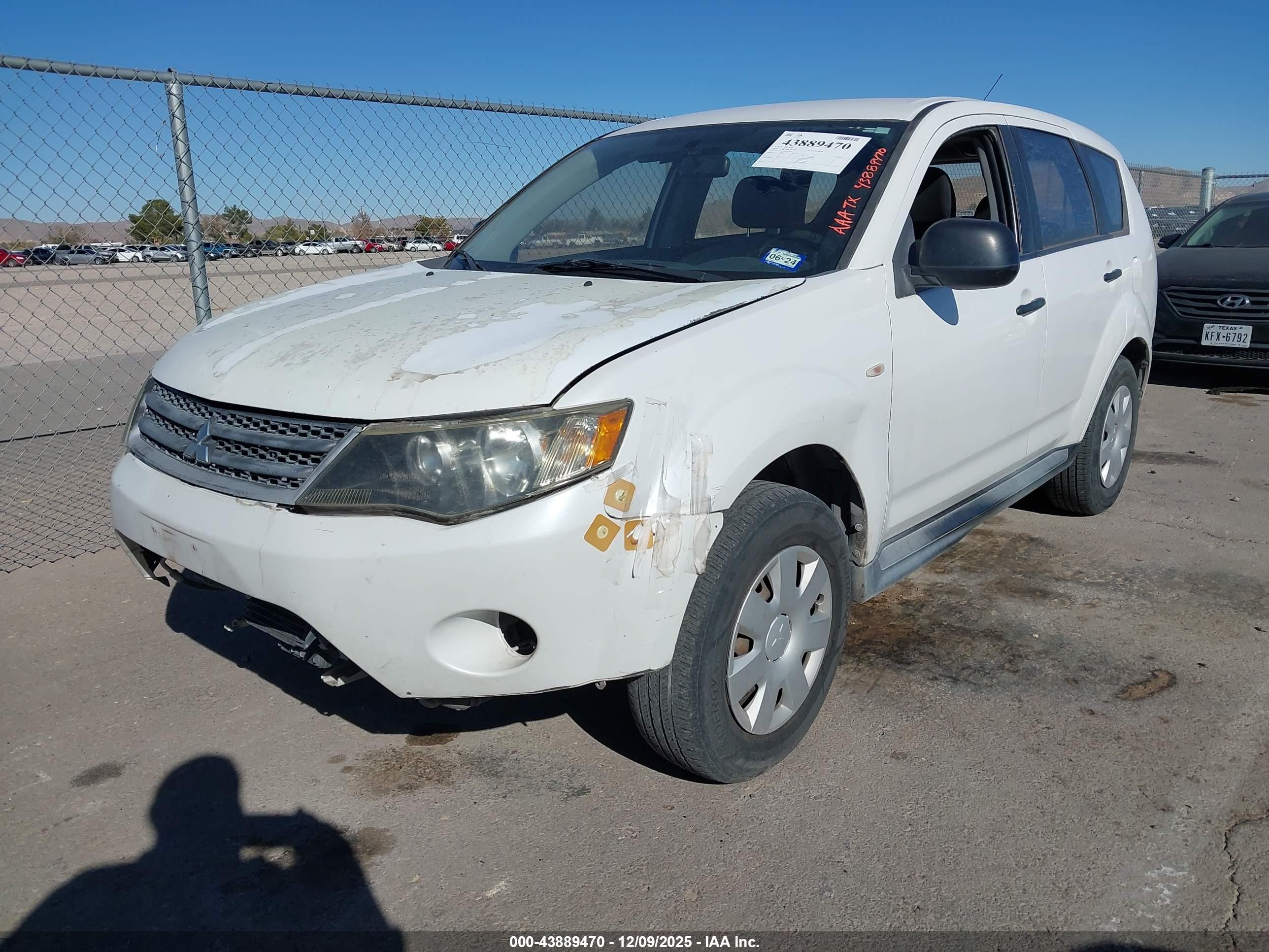 MITSUBISHI OUTLANDER image 2