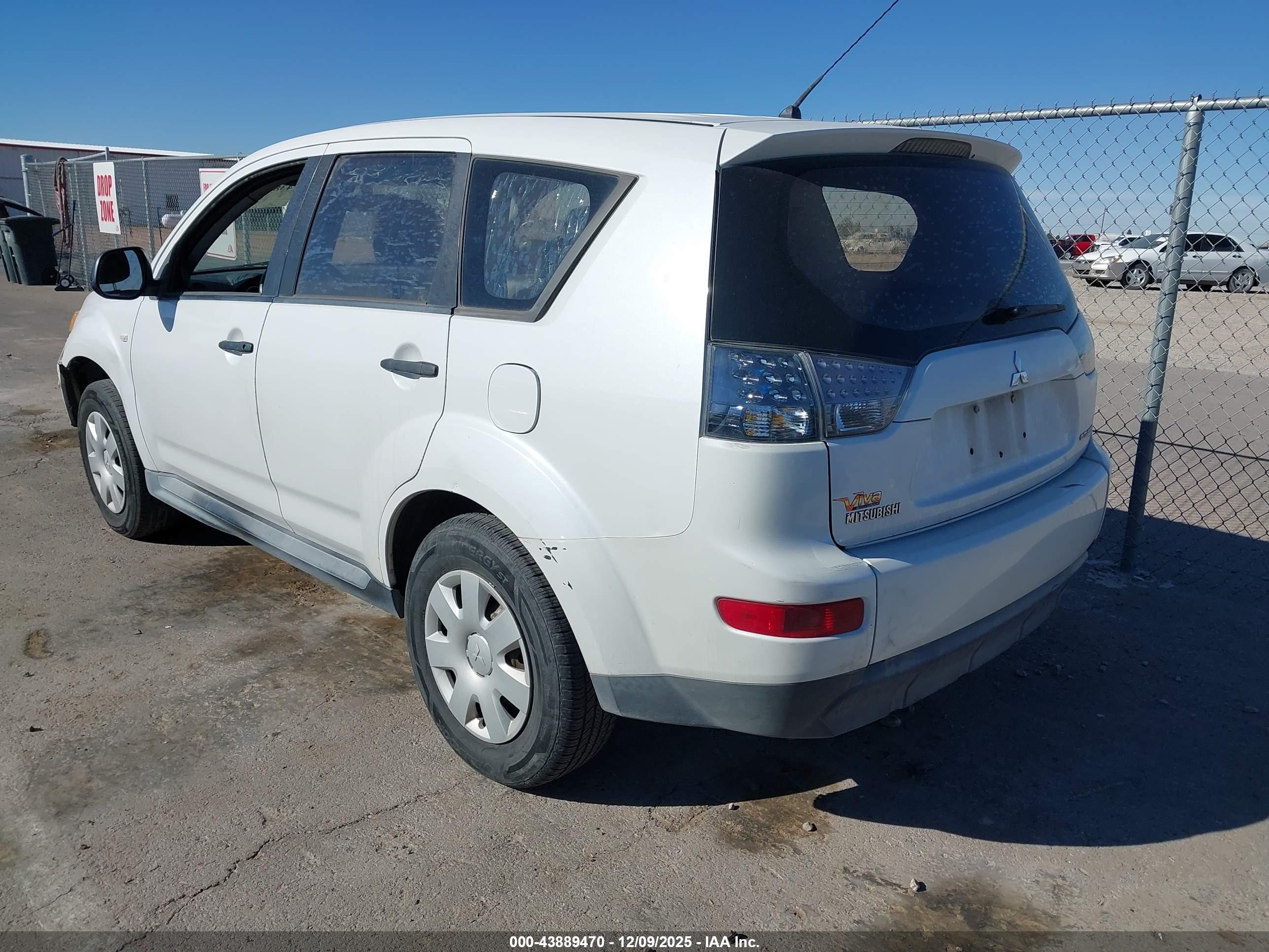 MITSUBISHI OUTLANDER image 3