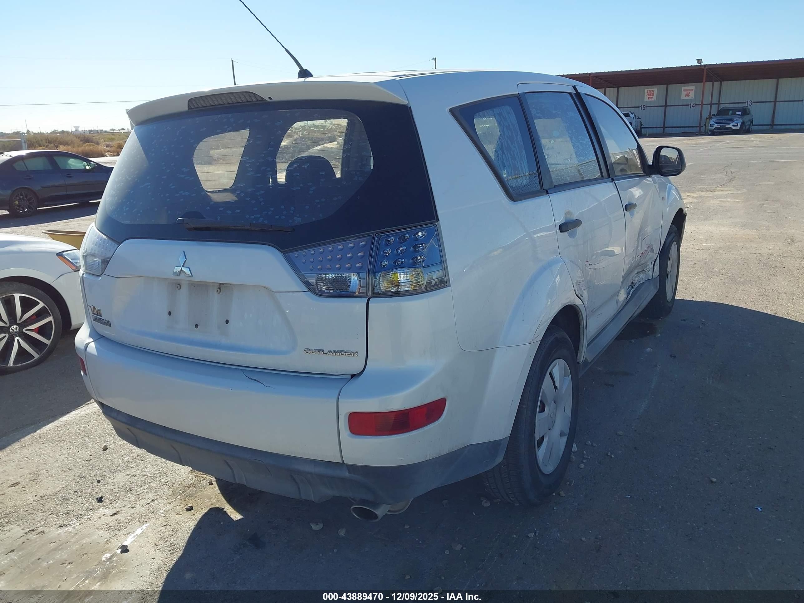 MITSUBISHI OUTLANDER image 4