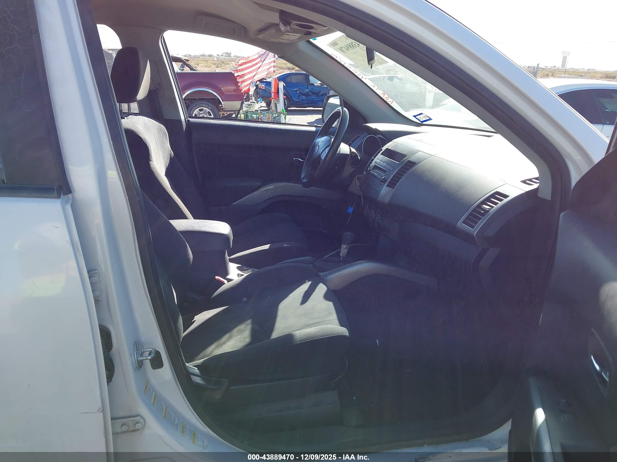MITSUBISHI OUTLANDER image 5