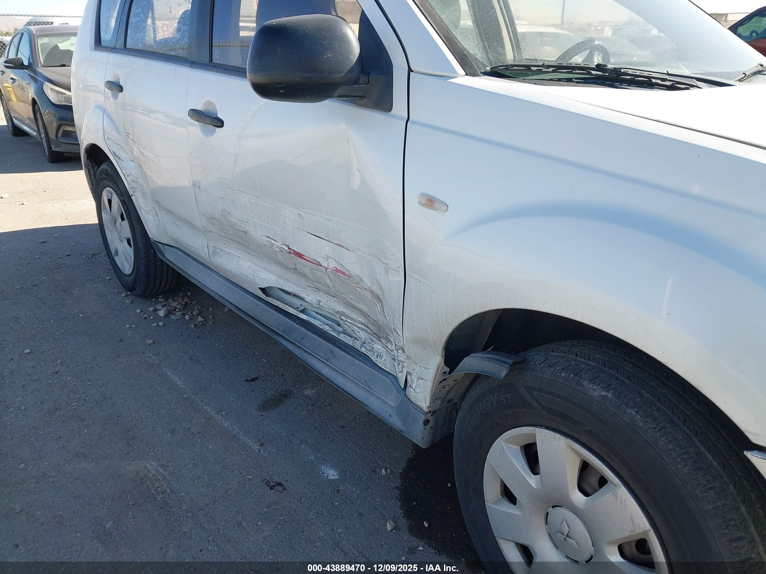 MITSUBISHI OUTLANDER image 6