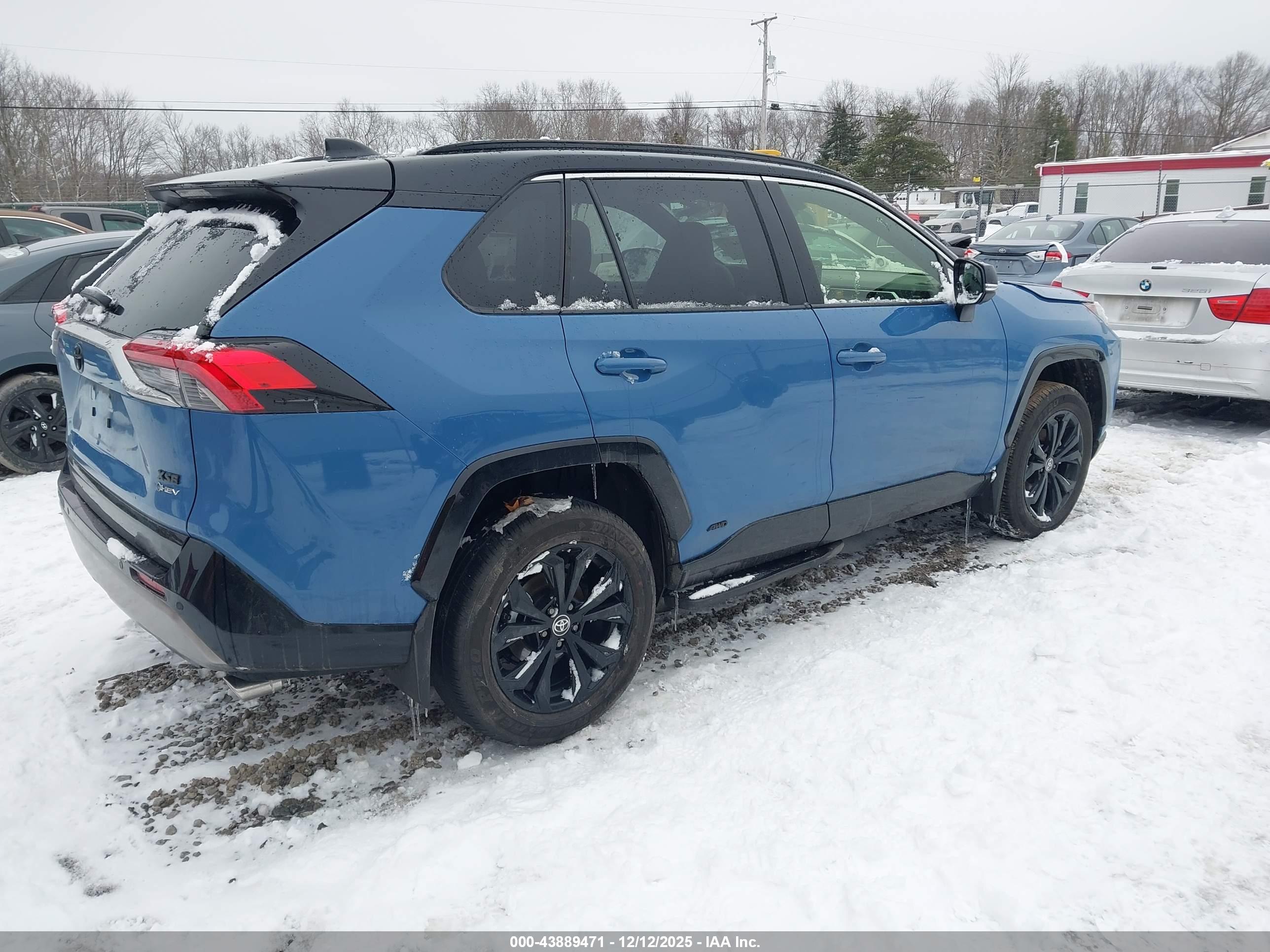 TOYOTA RAV4 image 4
