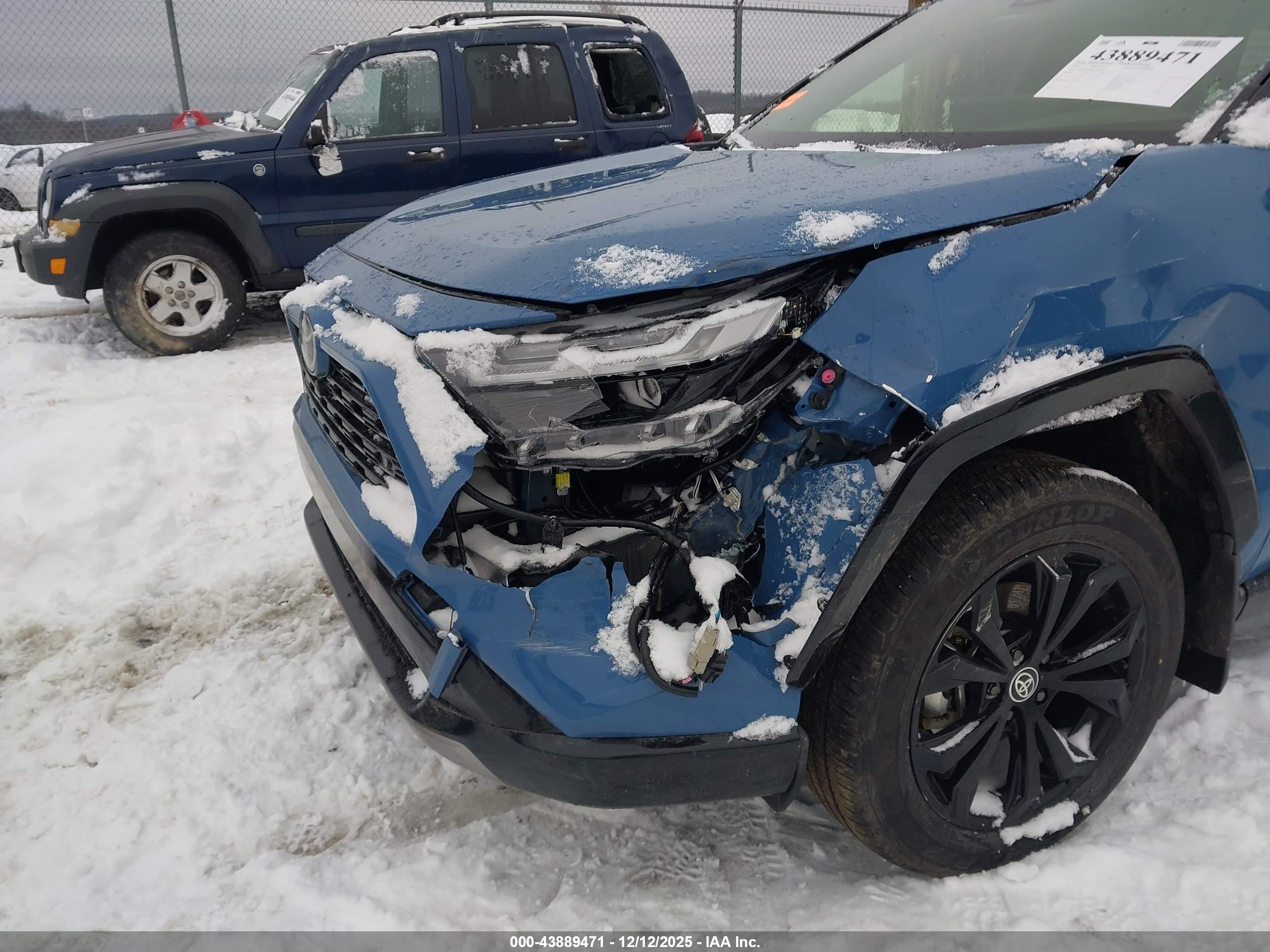 TOYOTA RAV4 image 6