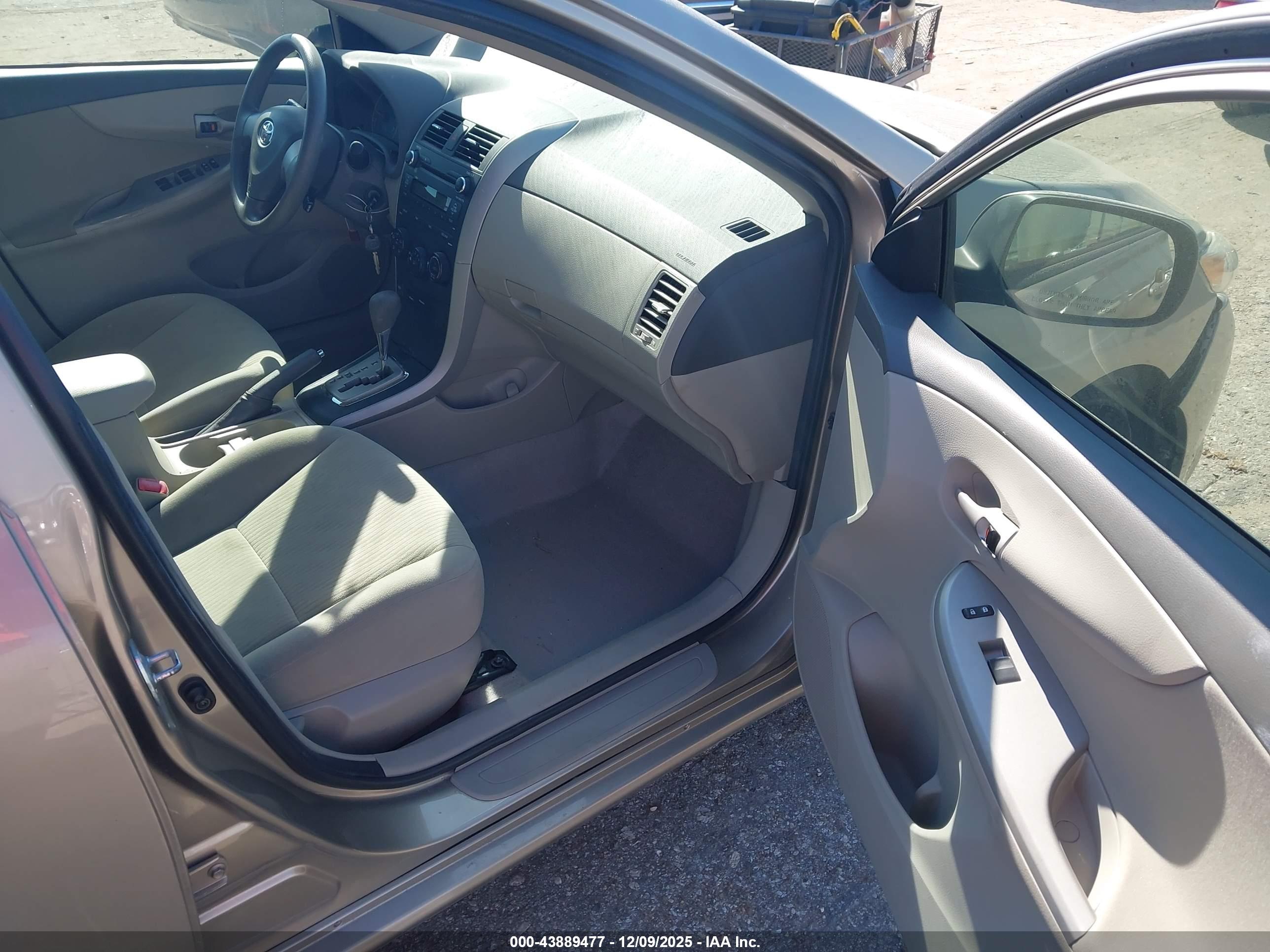 TOYOTA COROLLA image 5