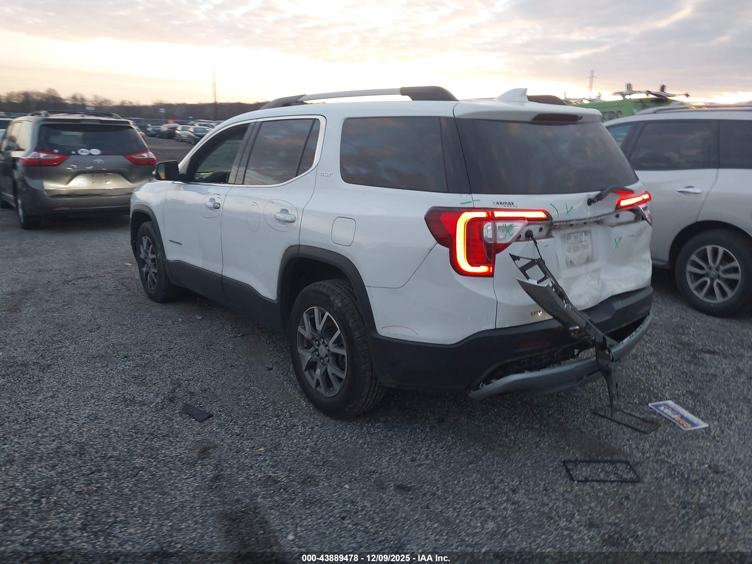 GMC ACADIA image 3