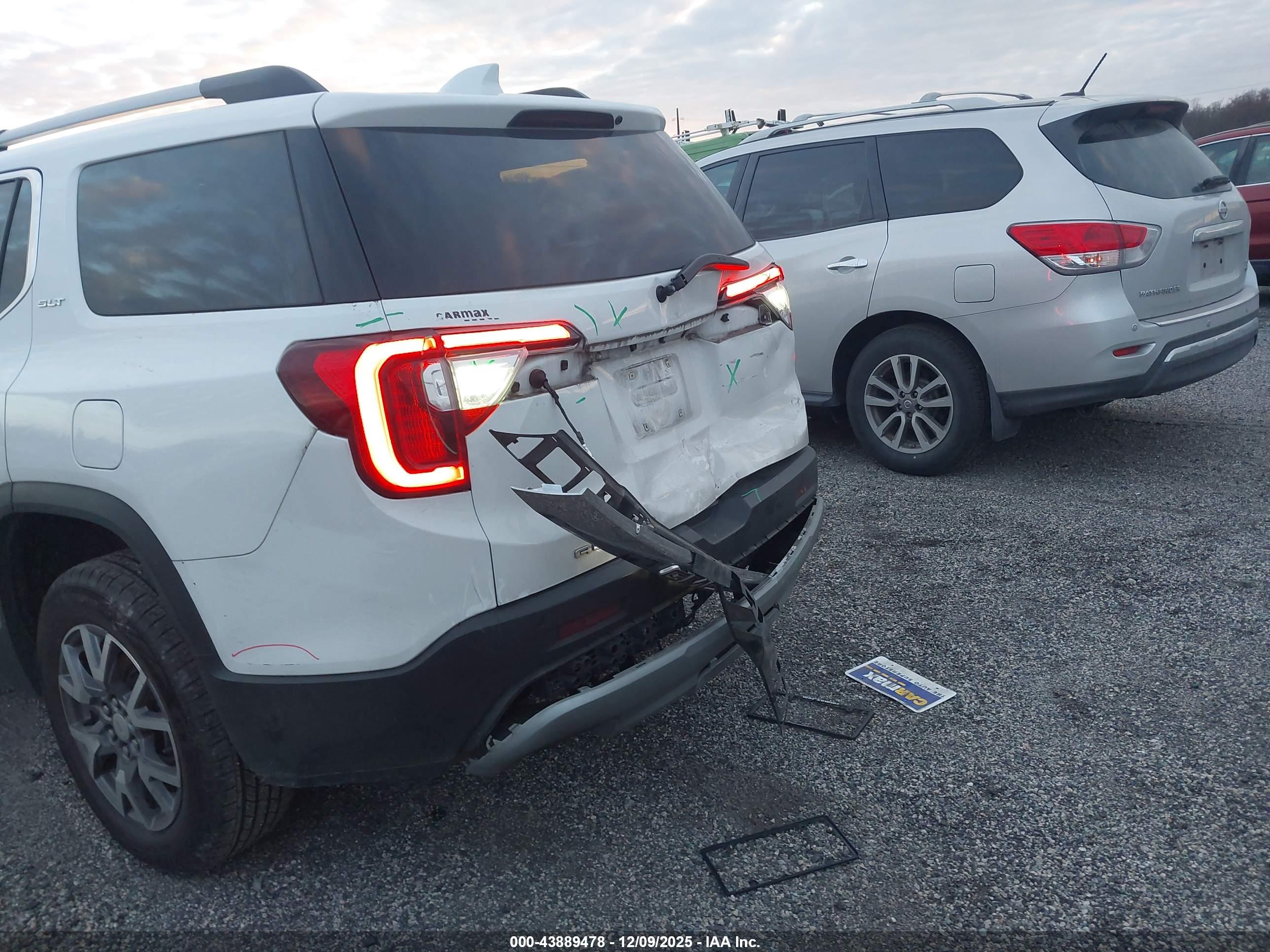 GMC ACADIA image 6