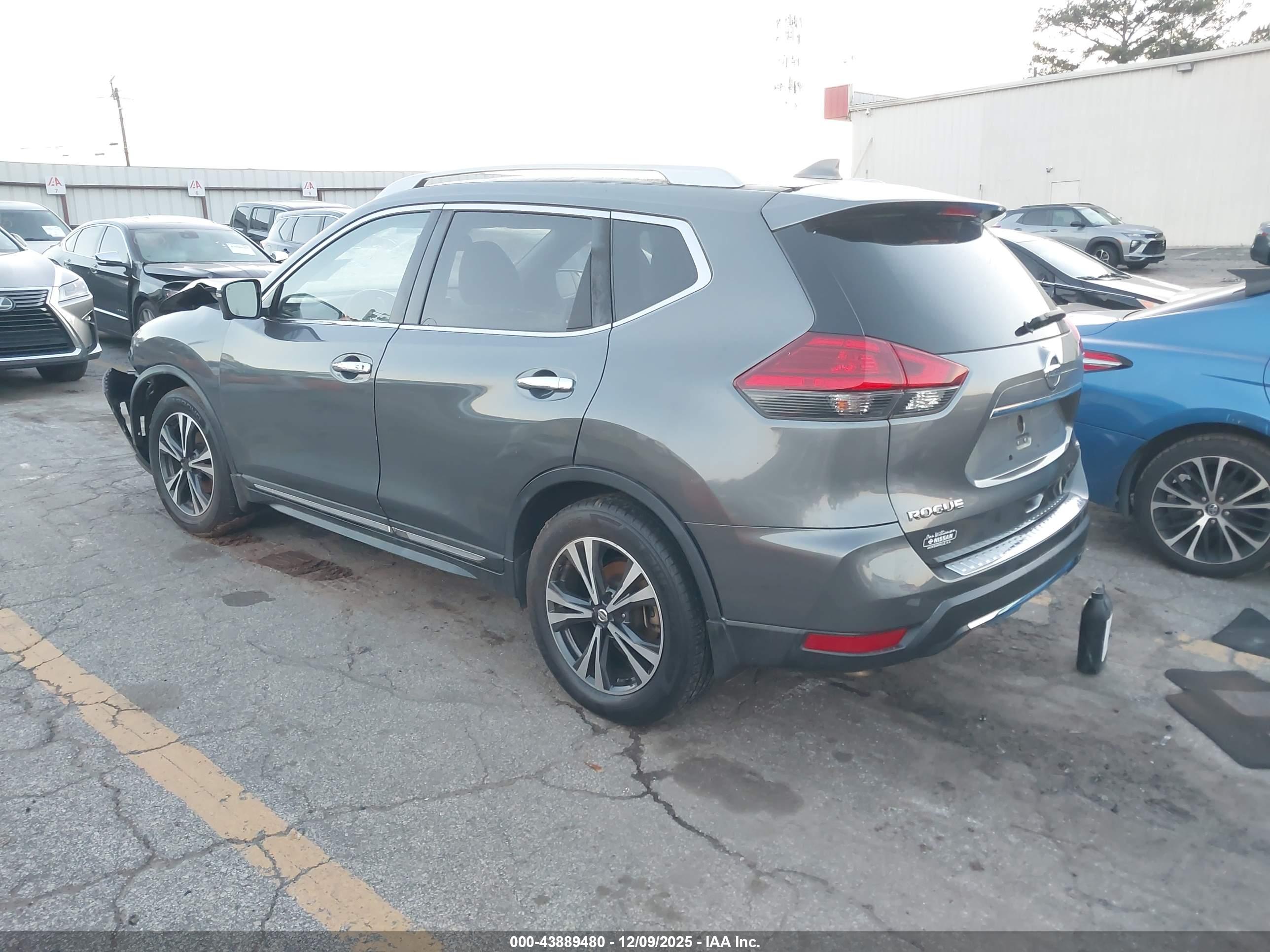 NISSAN ROGUE image 3