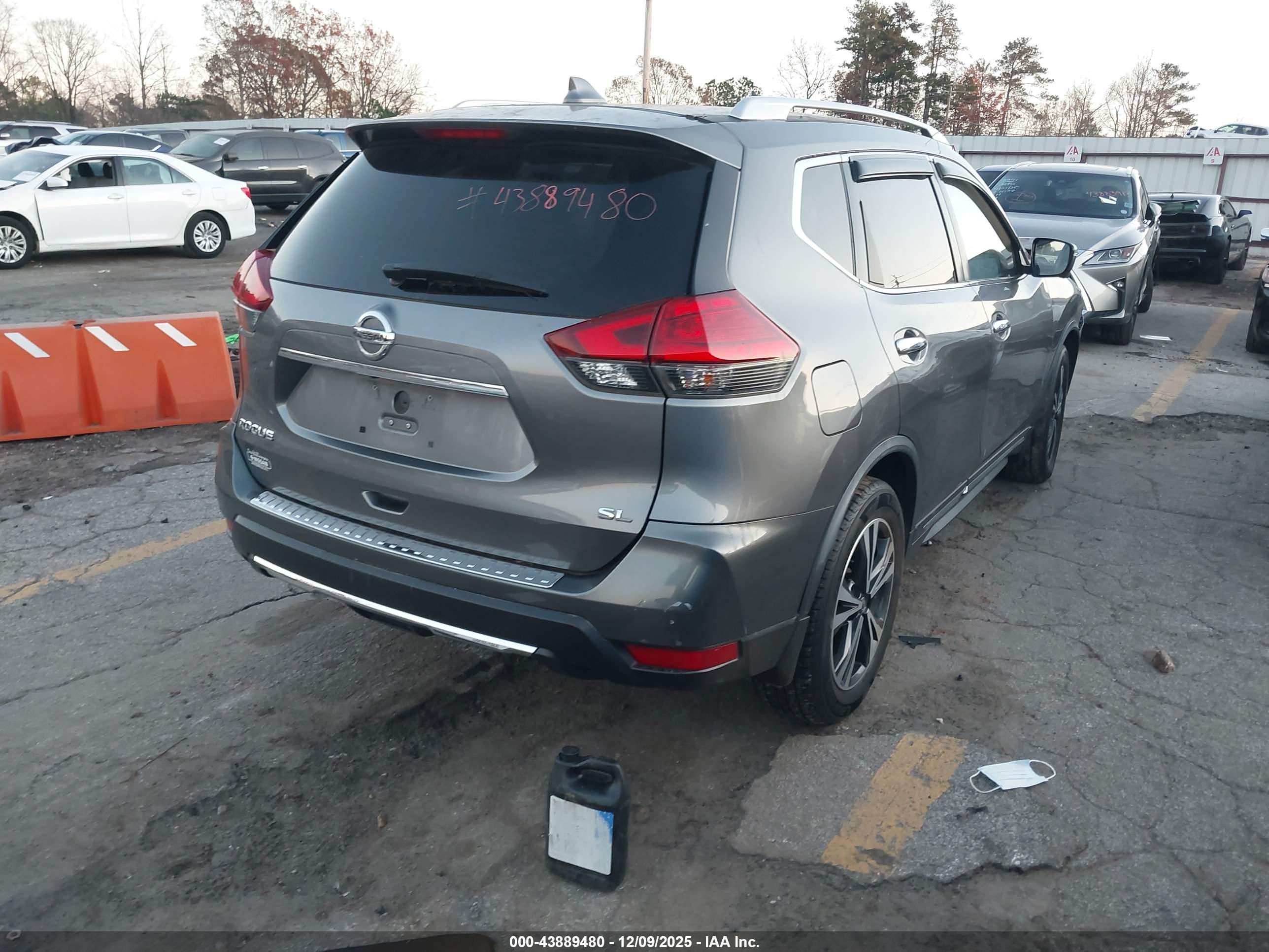 NISSAN ROGUE image 4