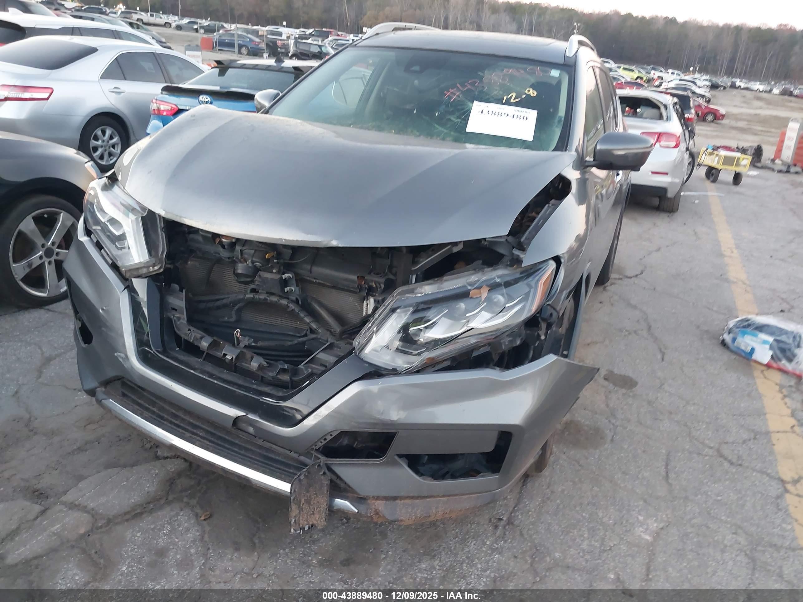 NISSAN ROGUE image 6