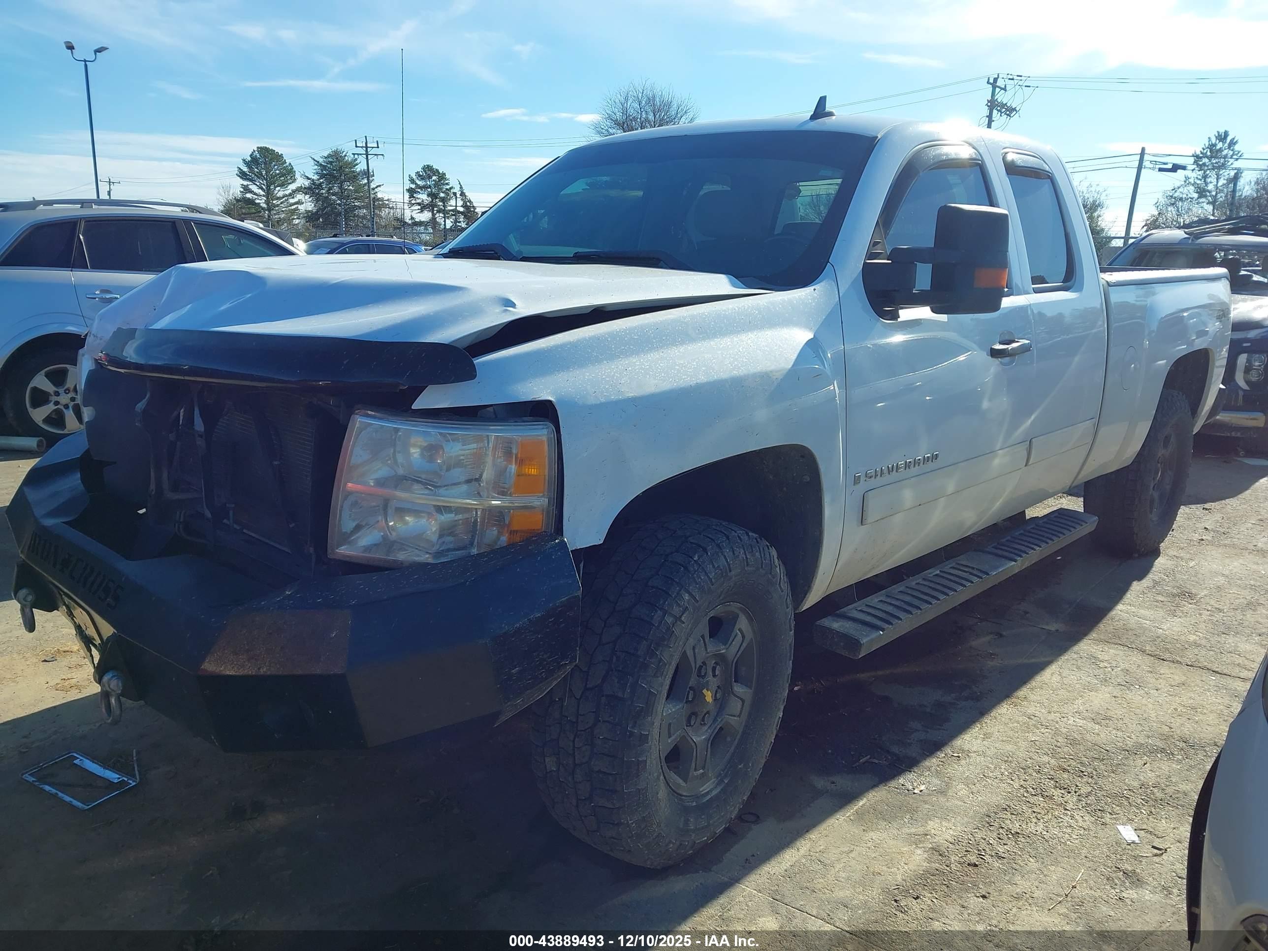 CHEVROLET SILVERADO image 2