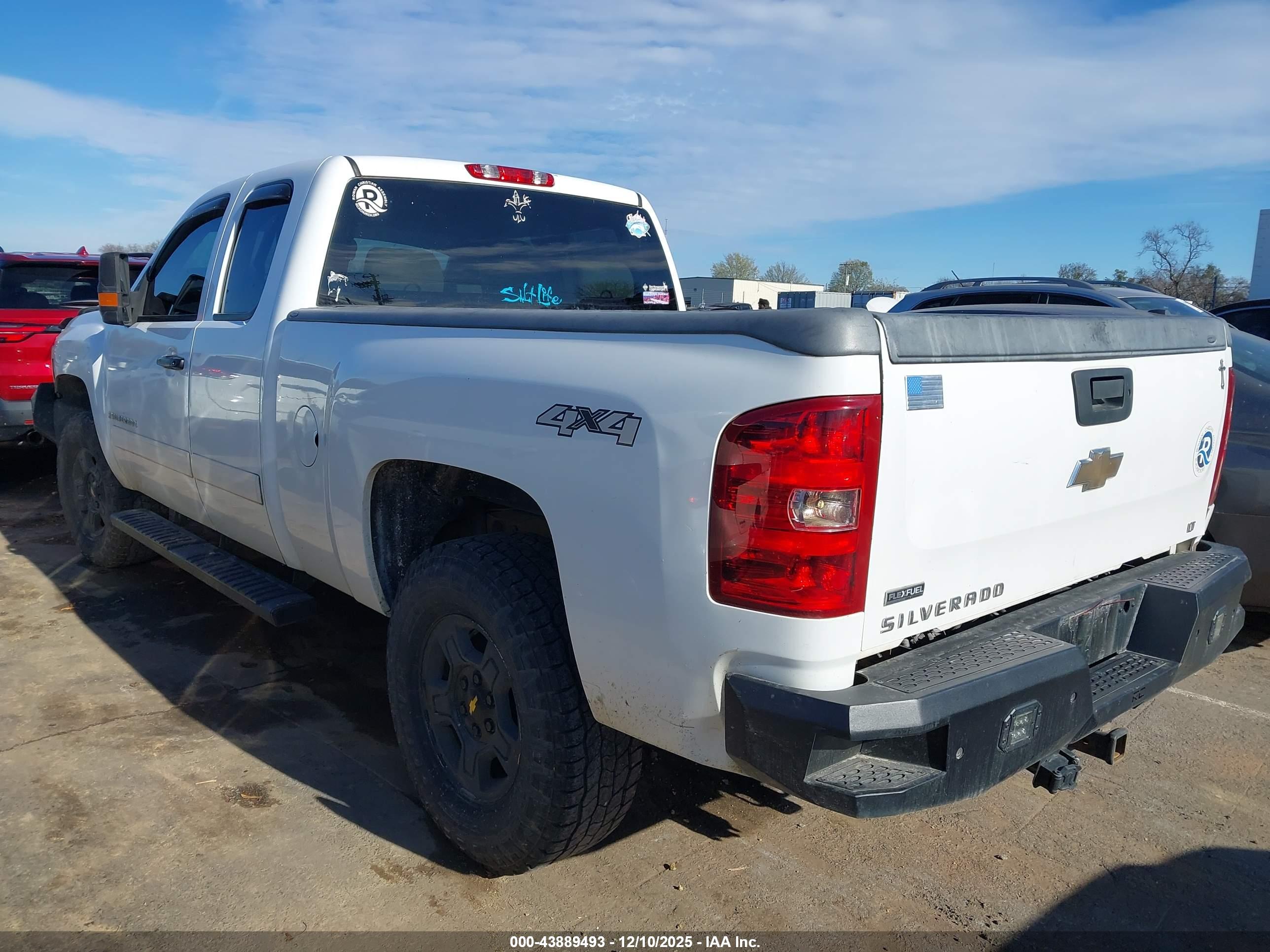 CHEVROLET SILVERADO image 3
