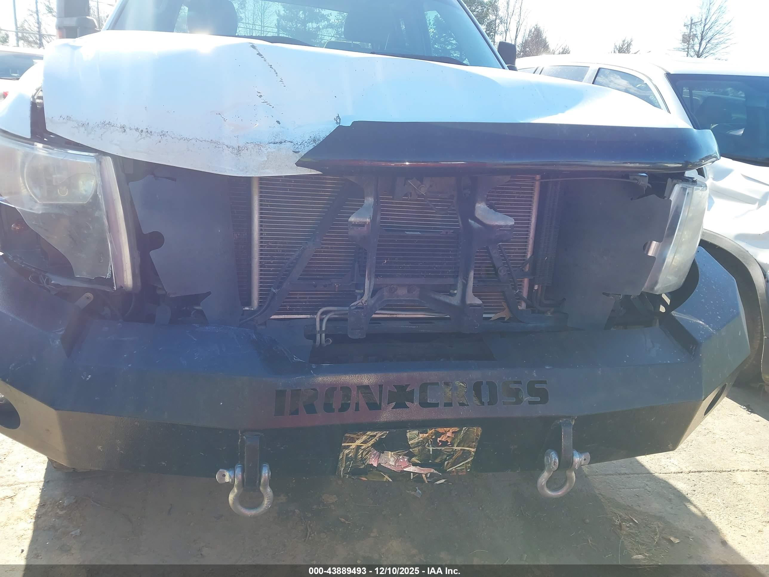 CHEVROLET SILVERADO image 6