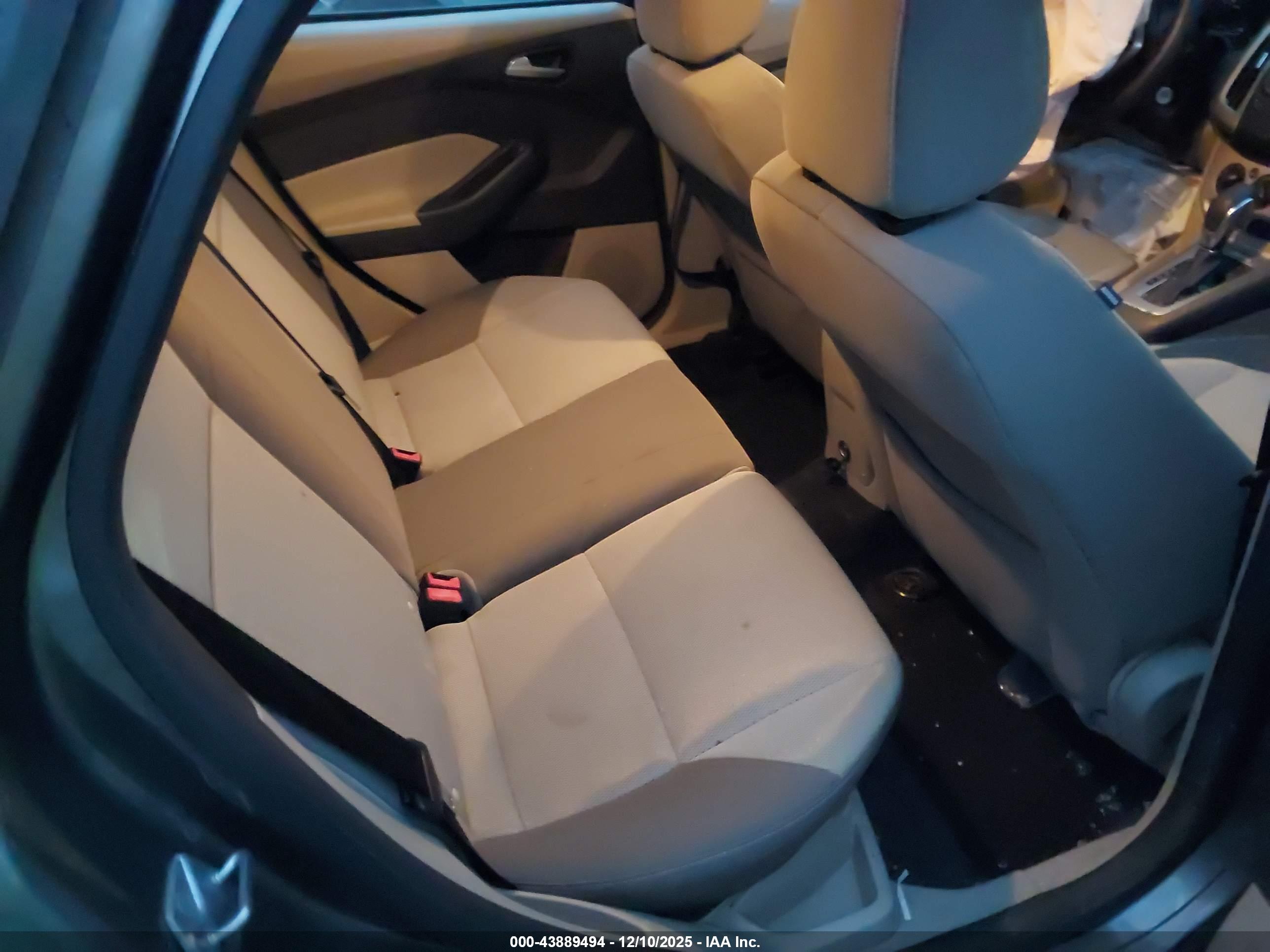 FORD FOCUS image 8