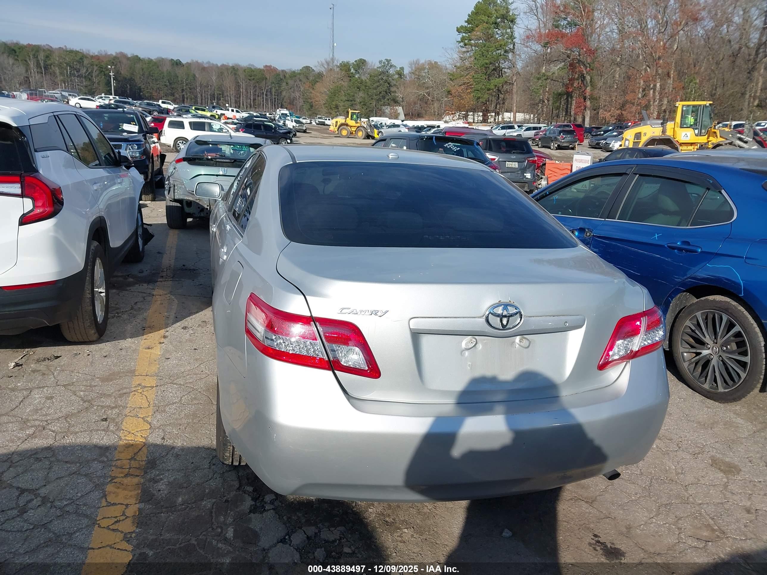 TOYOTA CAMRY image 3
