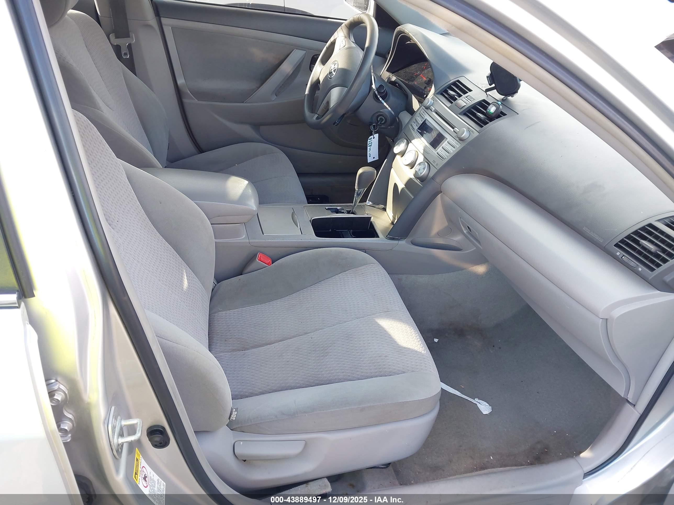 TOYOTA CAMRY image 5