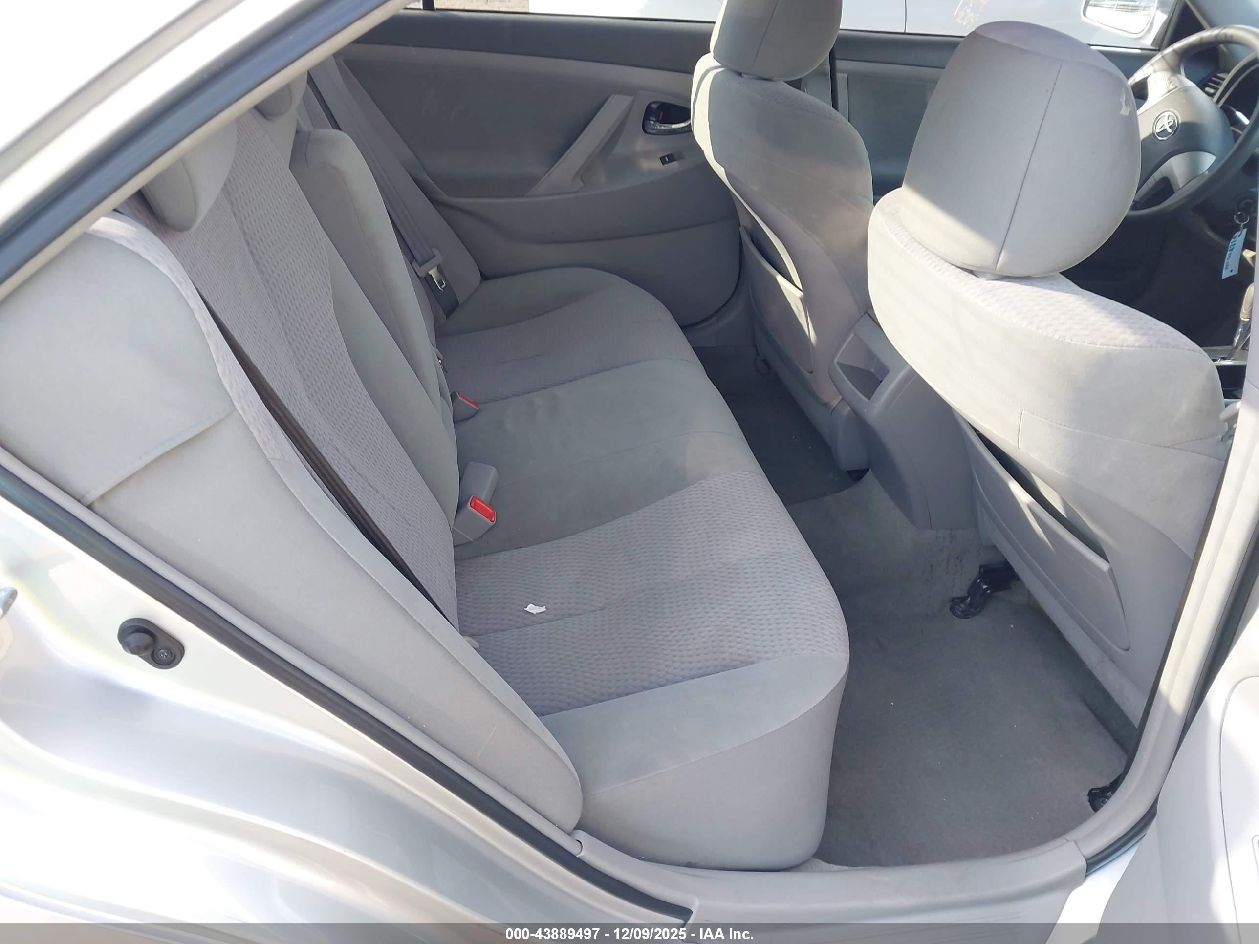 TOYOTA CAMRY image 8