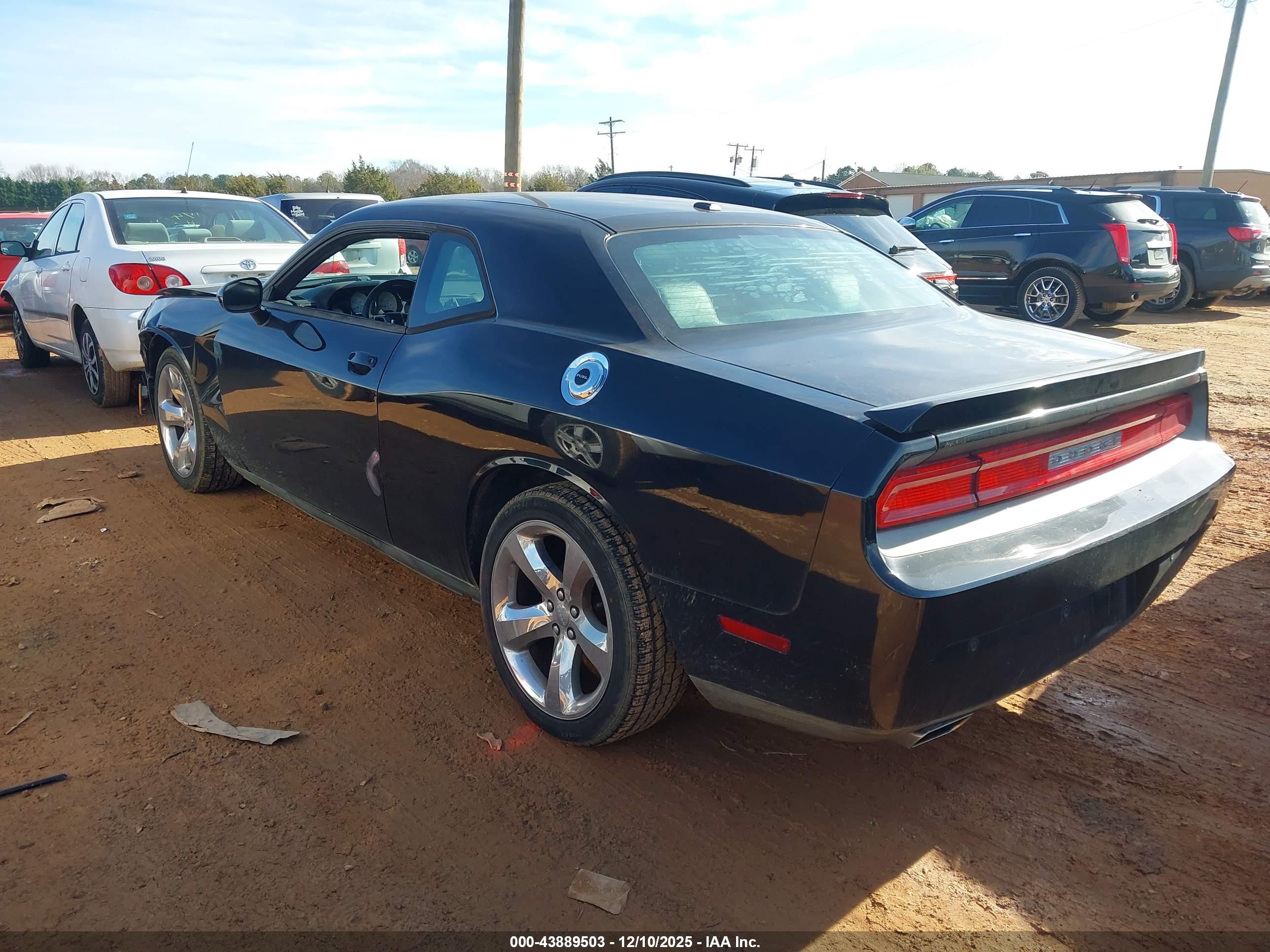 DODGE CHALLENGER image 3