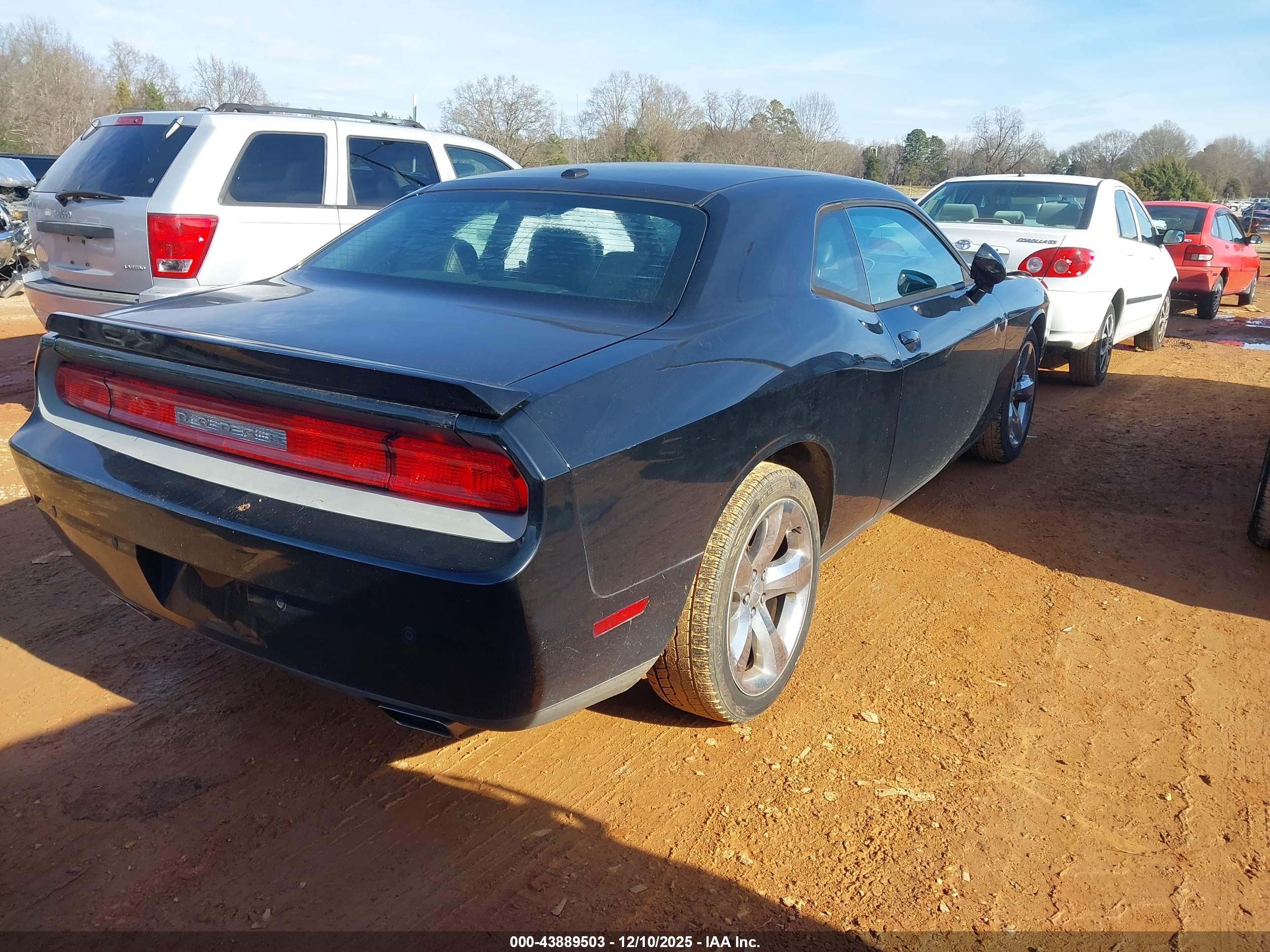 DODGE CHALLENGER image 4