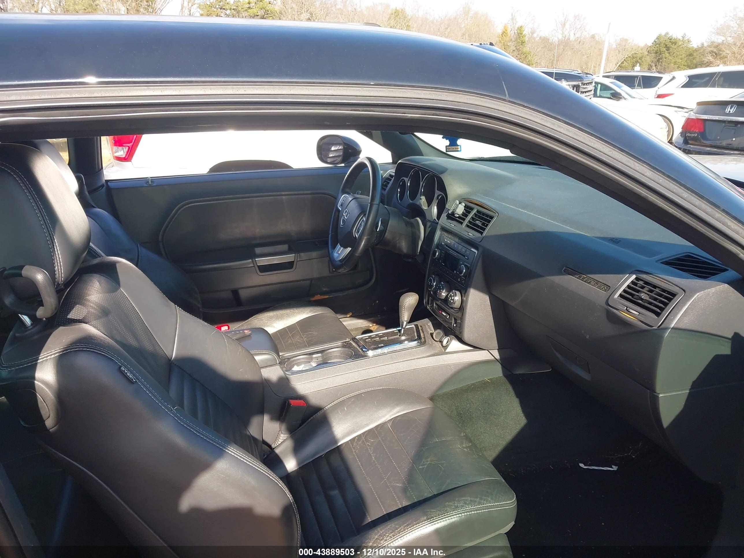 DODGE CHALLENGER image 5