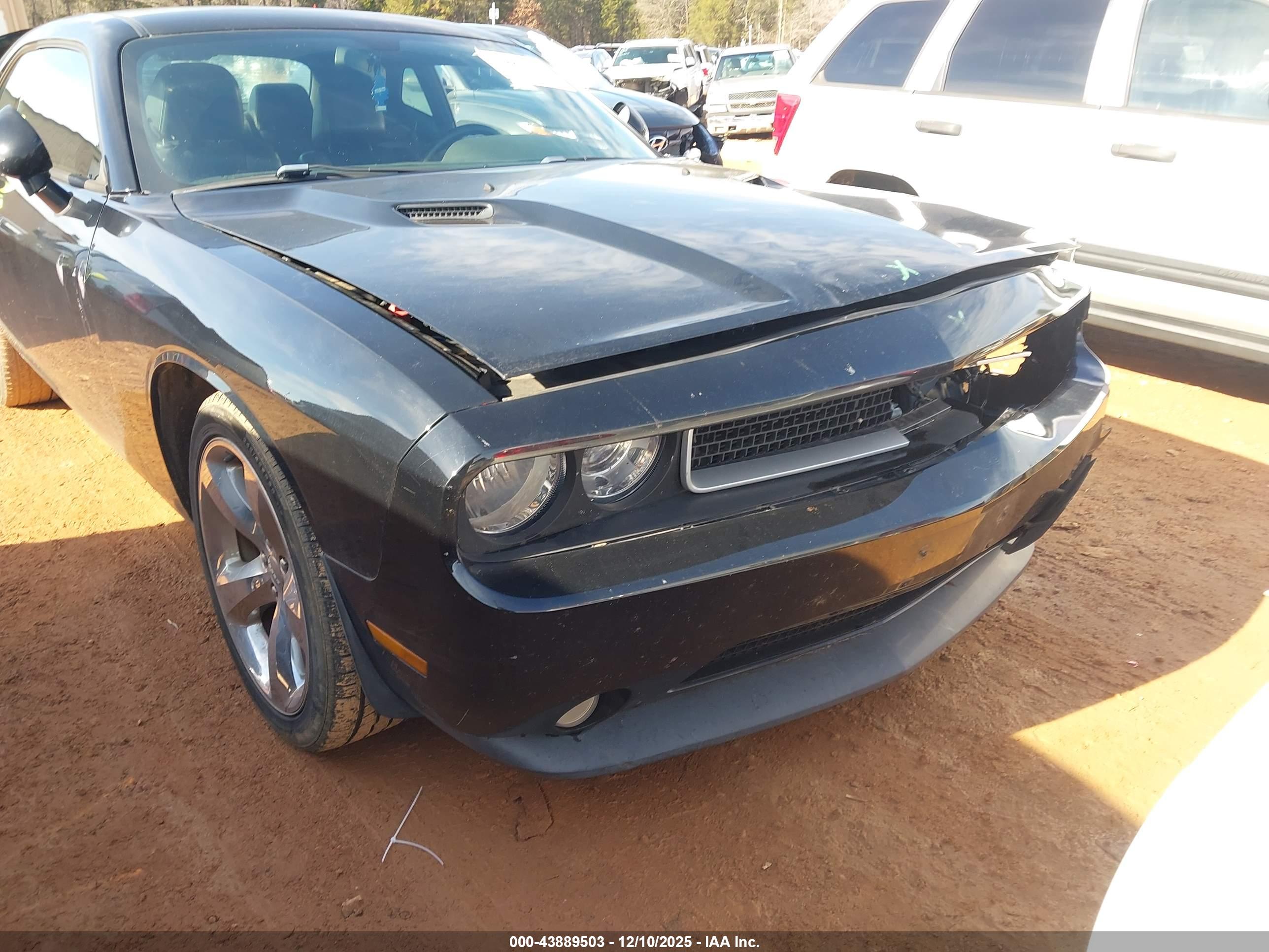 DODGE CHALLENGER image 6