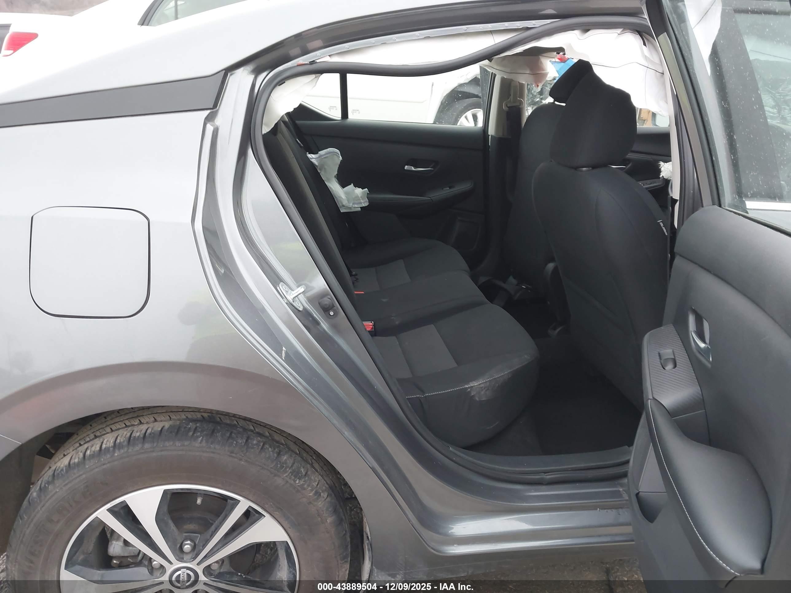 NISSAN SENTRA image 8