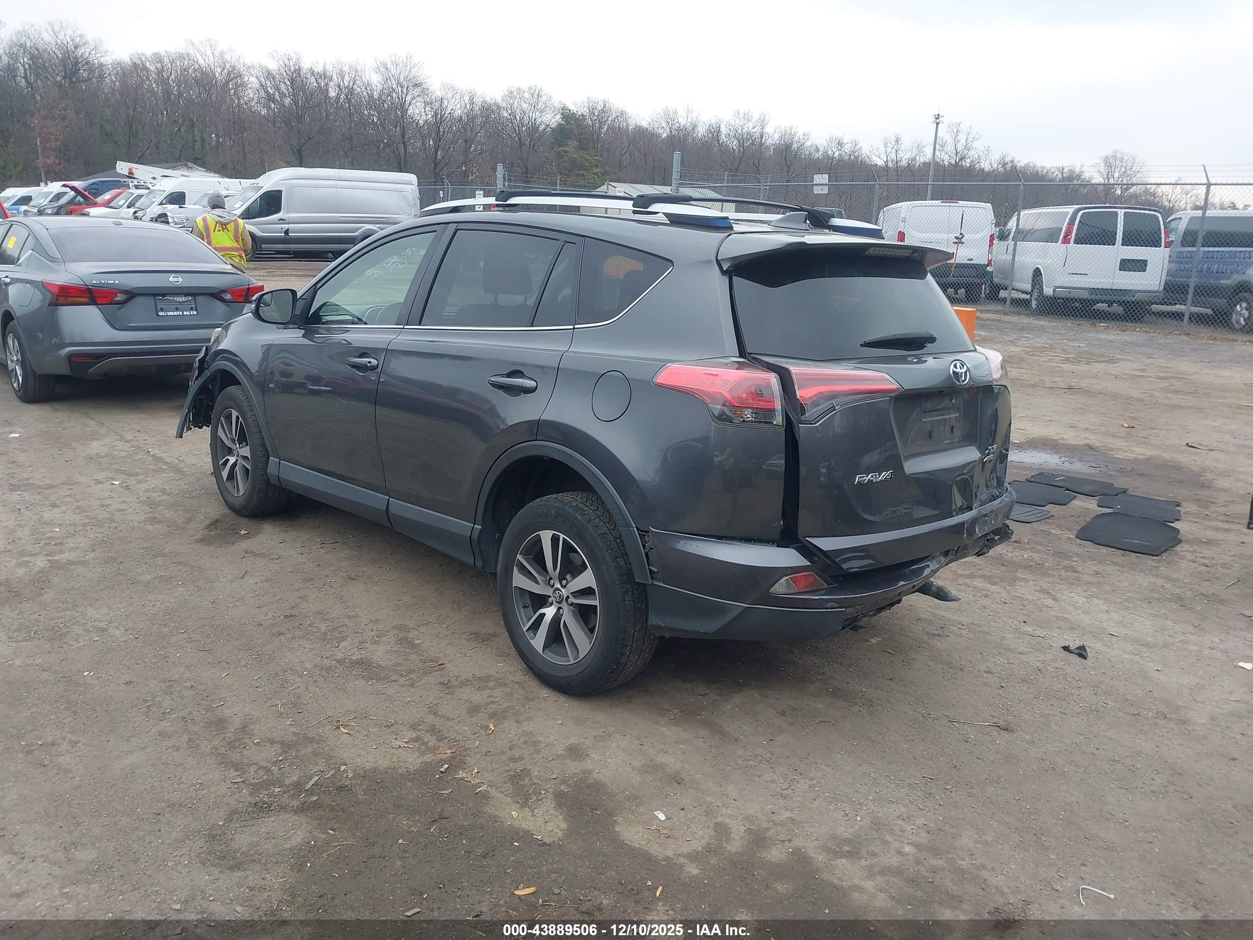 TOYOTA RAV4 image 3