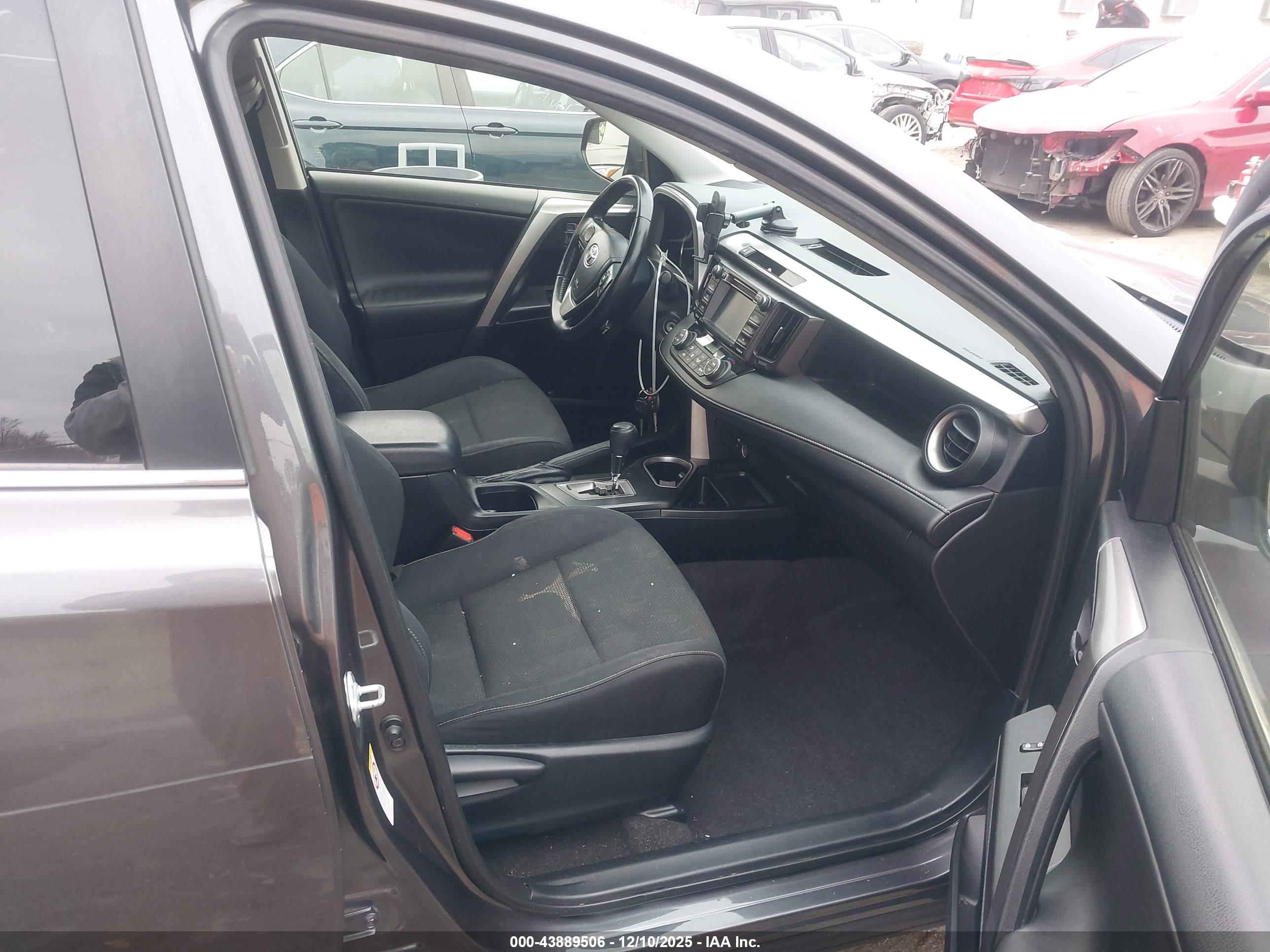 TOYOTA RAV4 image 5