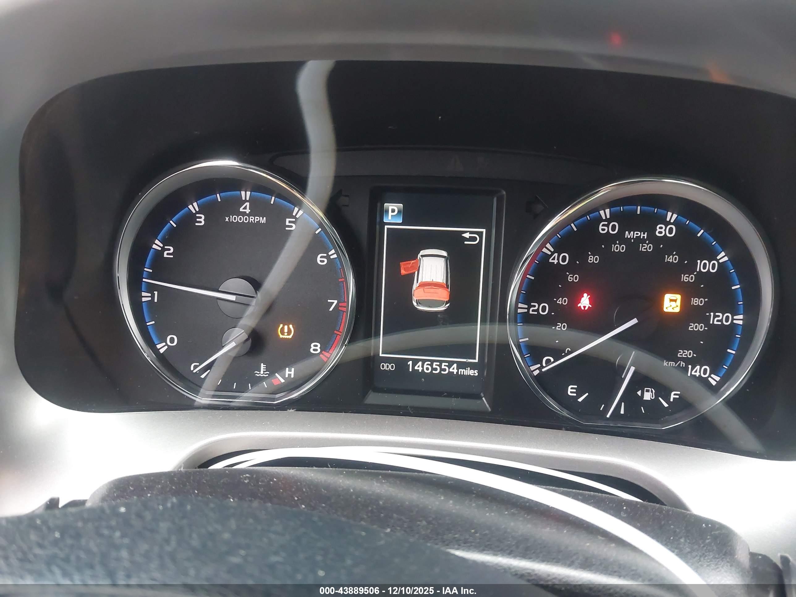 TOYOTA RAV4 image 7