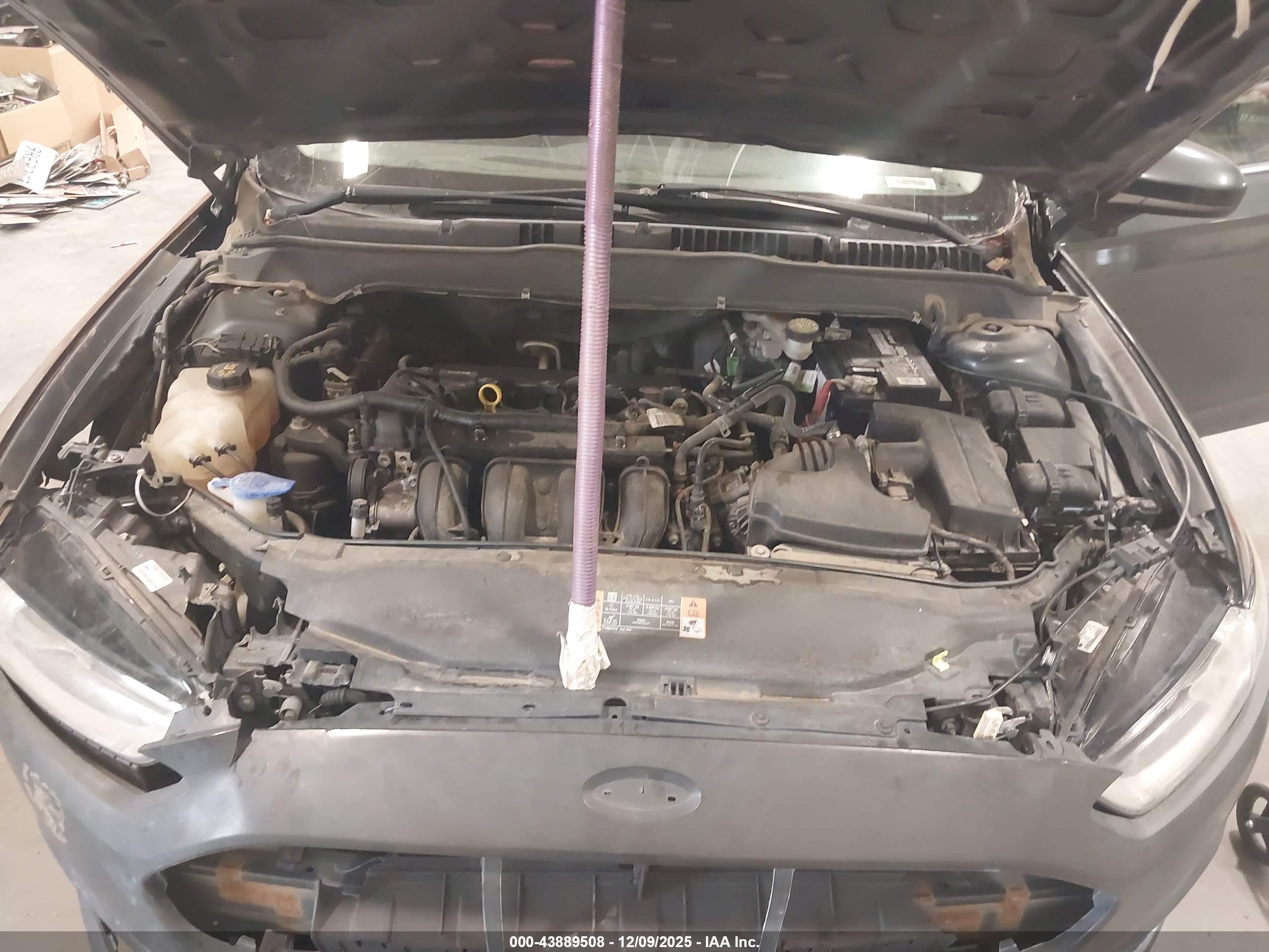FORD FUSION image 10