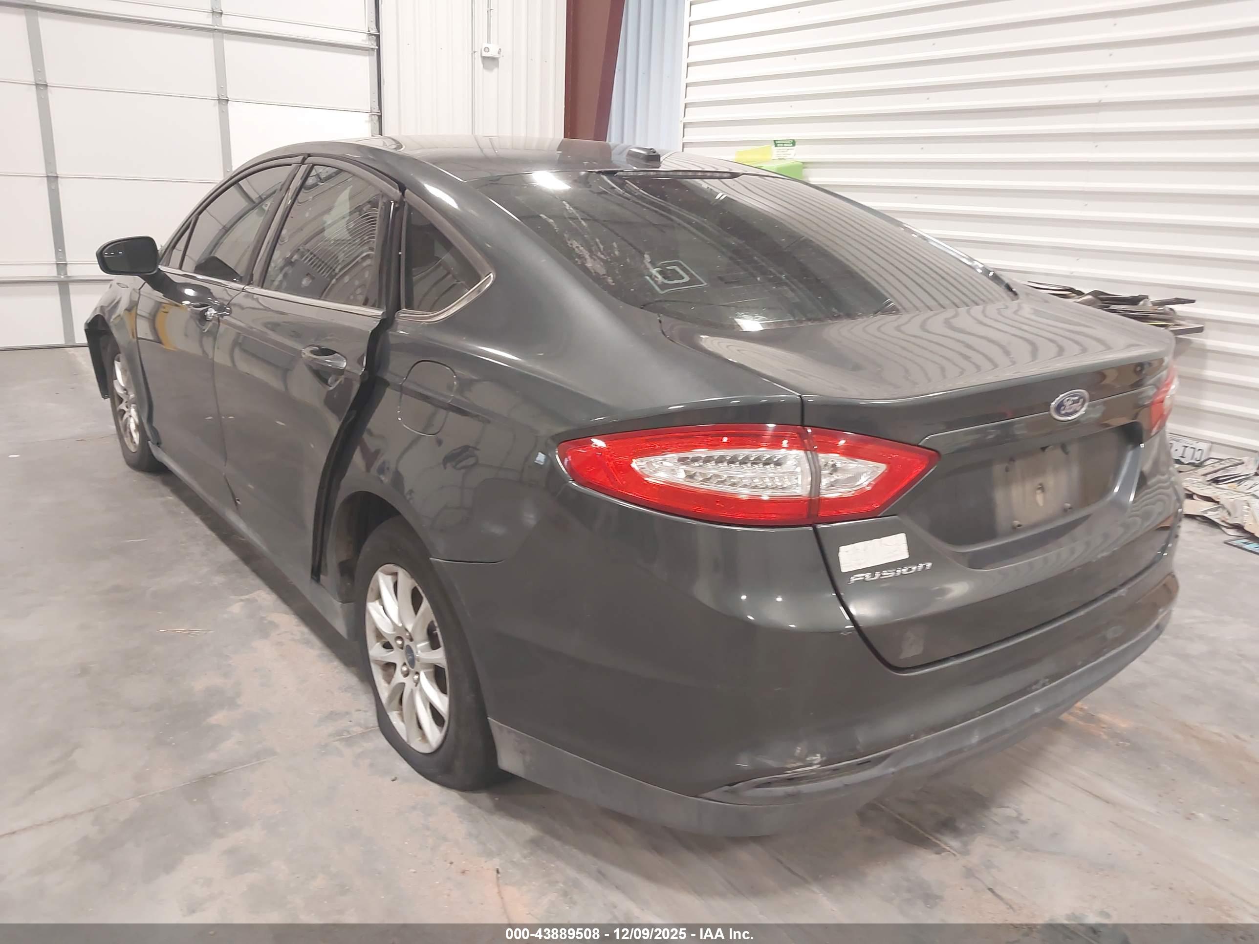 FORD FUSION image 3