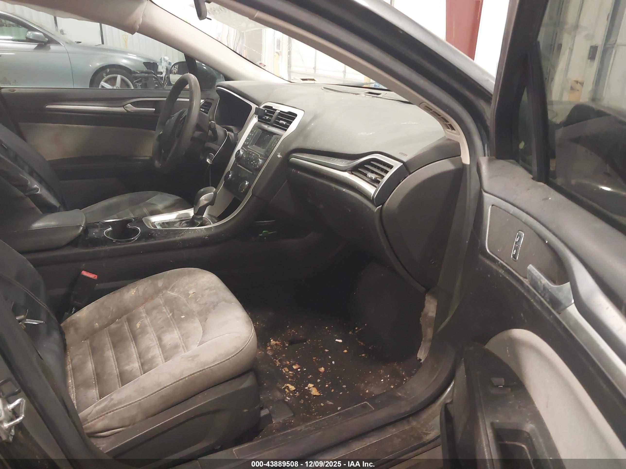 FORD FUSION image 5