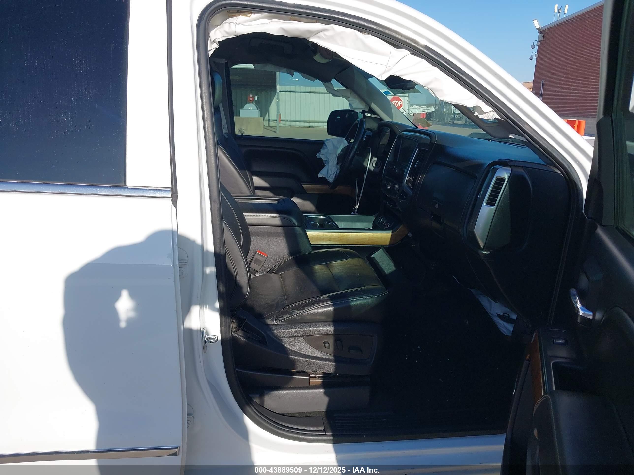 CHEVROLET SILVERADO image 5
