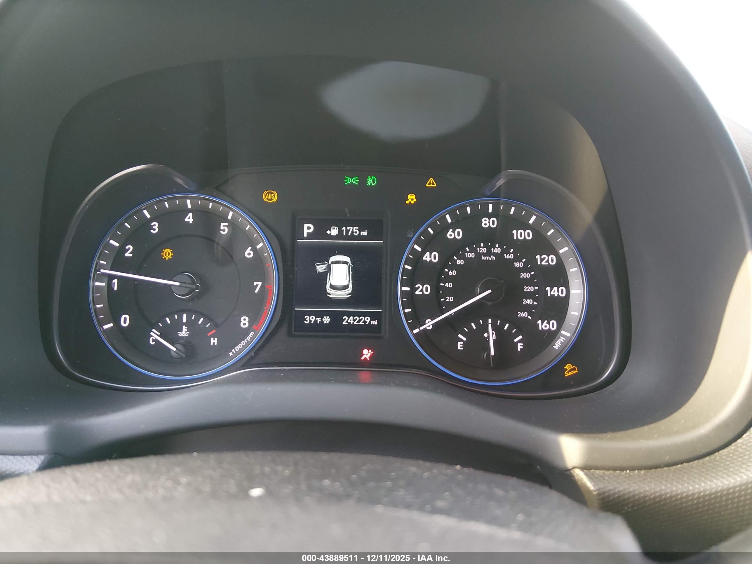 HYUNDAI KONA image 7
