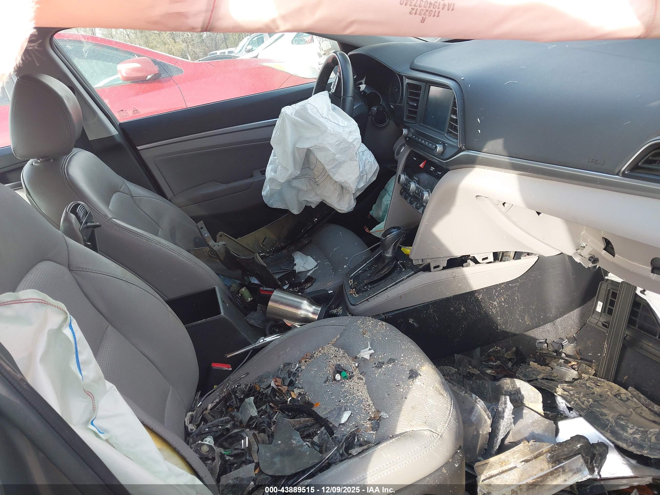 HYUNDAI ELANTRA image 5