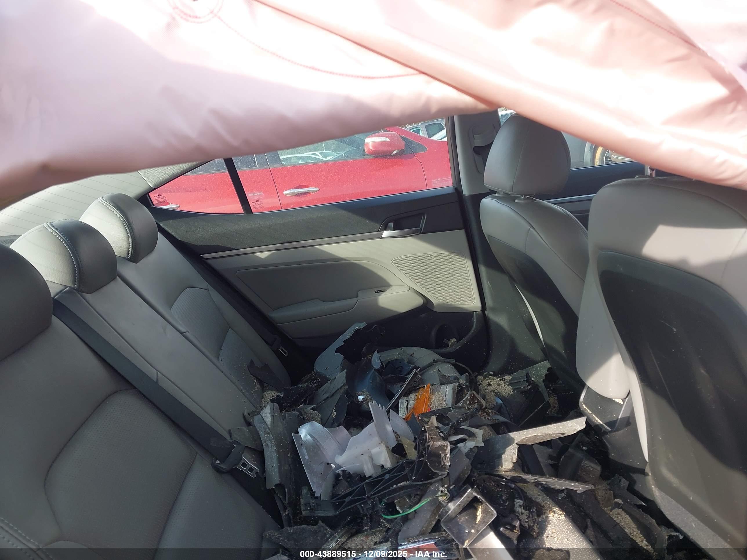 HYUNDAI ELANTRA image 8